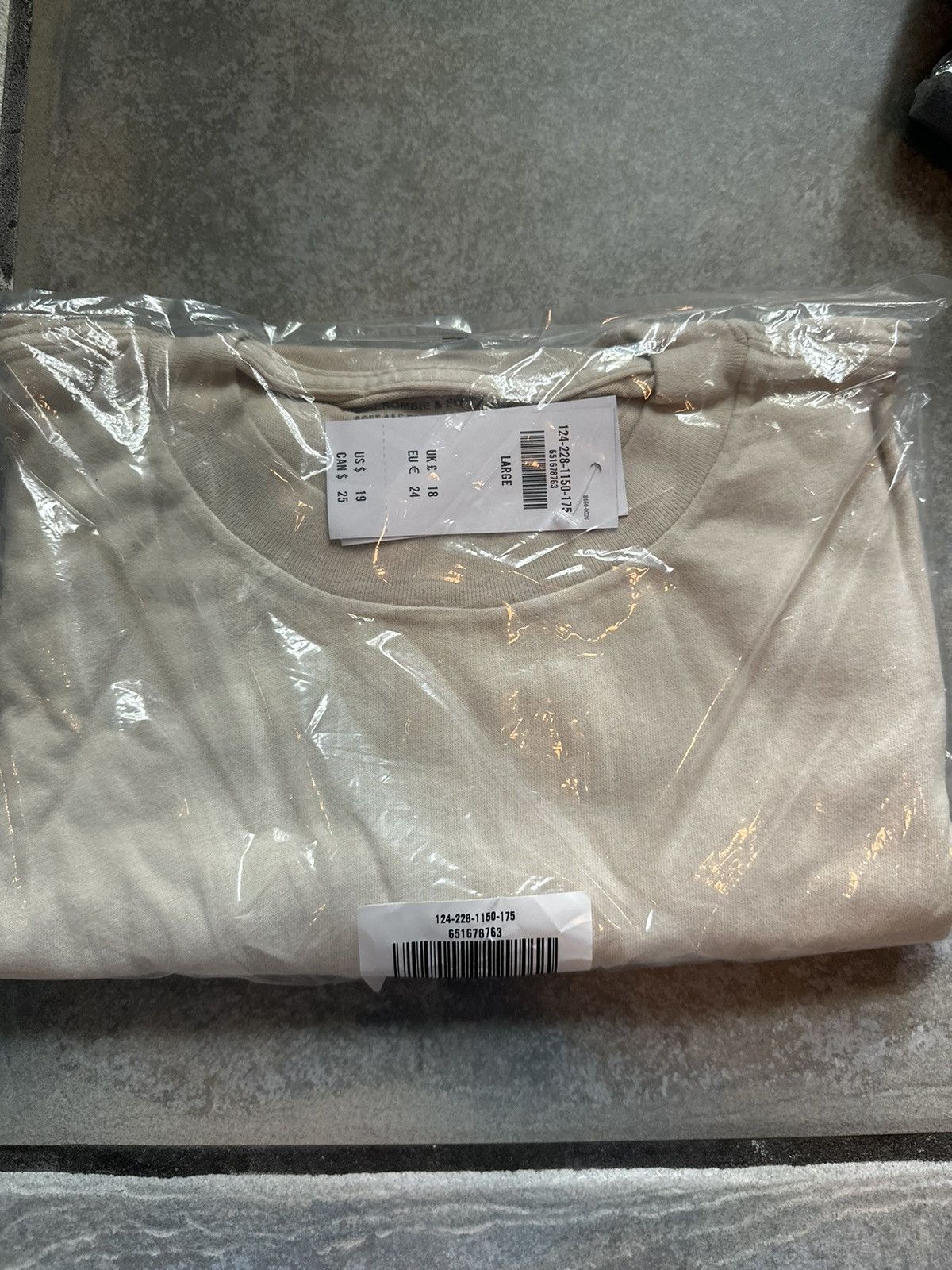 Abercrombie & Fitch Abercrombie & Fitch Relaxed Essential Tee Size US L / EU 52-54 / 3 - 4 Thumbnail