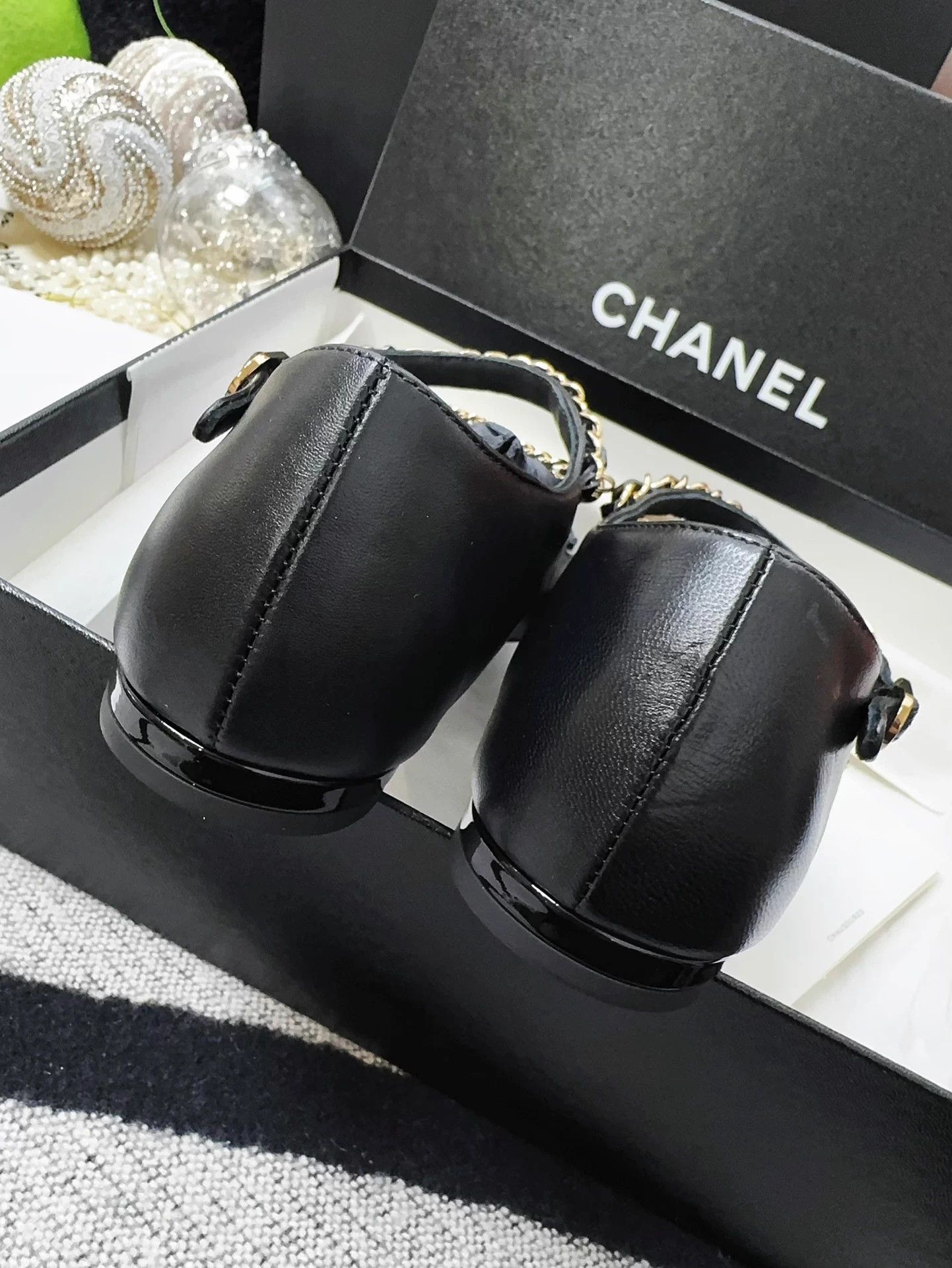 Chanel Chanel 25B Pearl Chain Black Mary Janes Flats Size US 5 / IT 35 - 5 Thumbnail