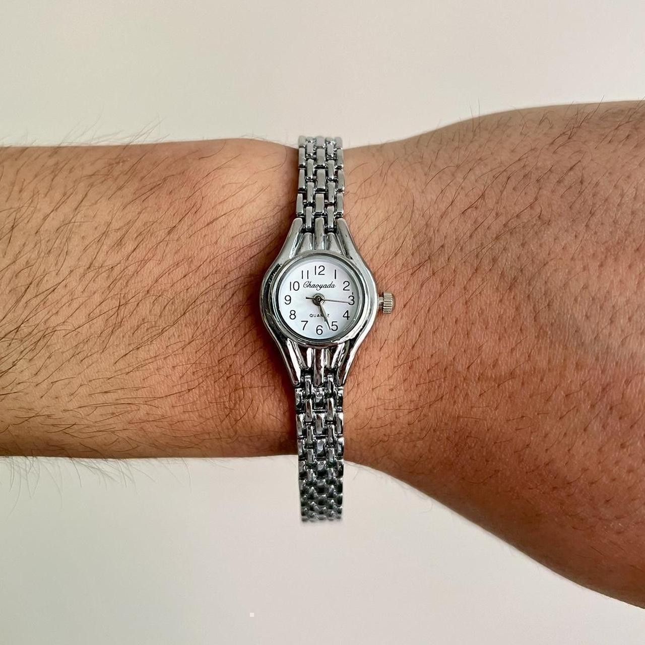 Vintage silver slim classy round stainless steel quartz watch Size ONE SIZE - 1 Thumbnail