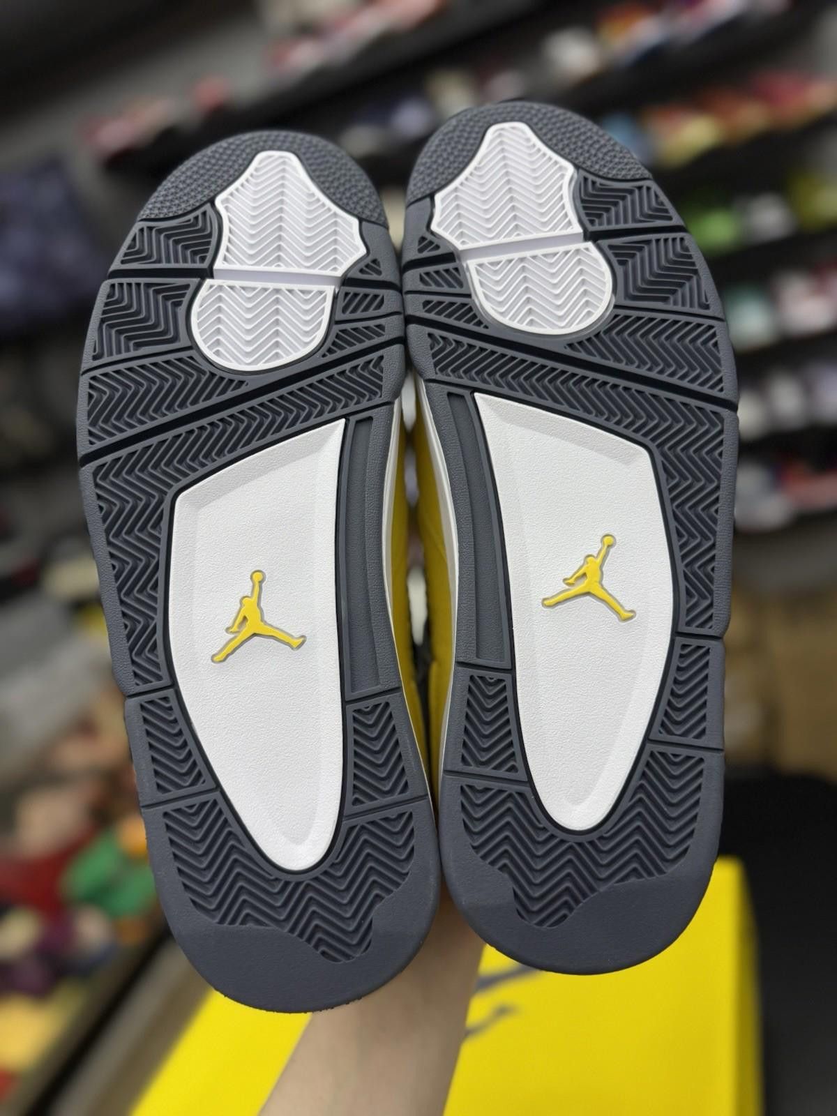 Jordan Brand Nike Air Jordan 4 Retro Mid Lightning Size 13 (NEW) Size US 13 / EU 46 - 10 Thumbnail