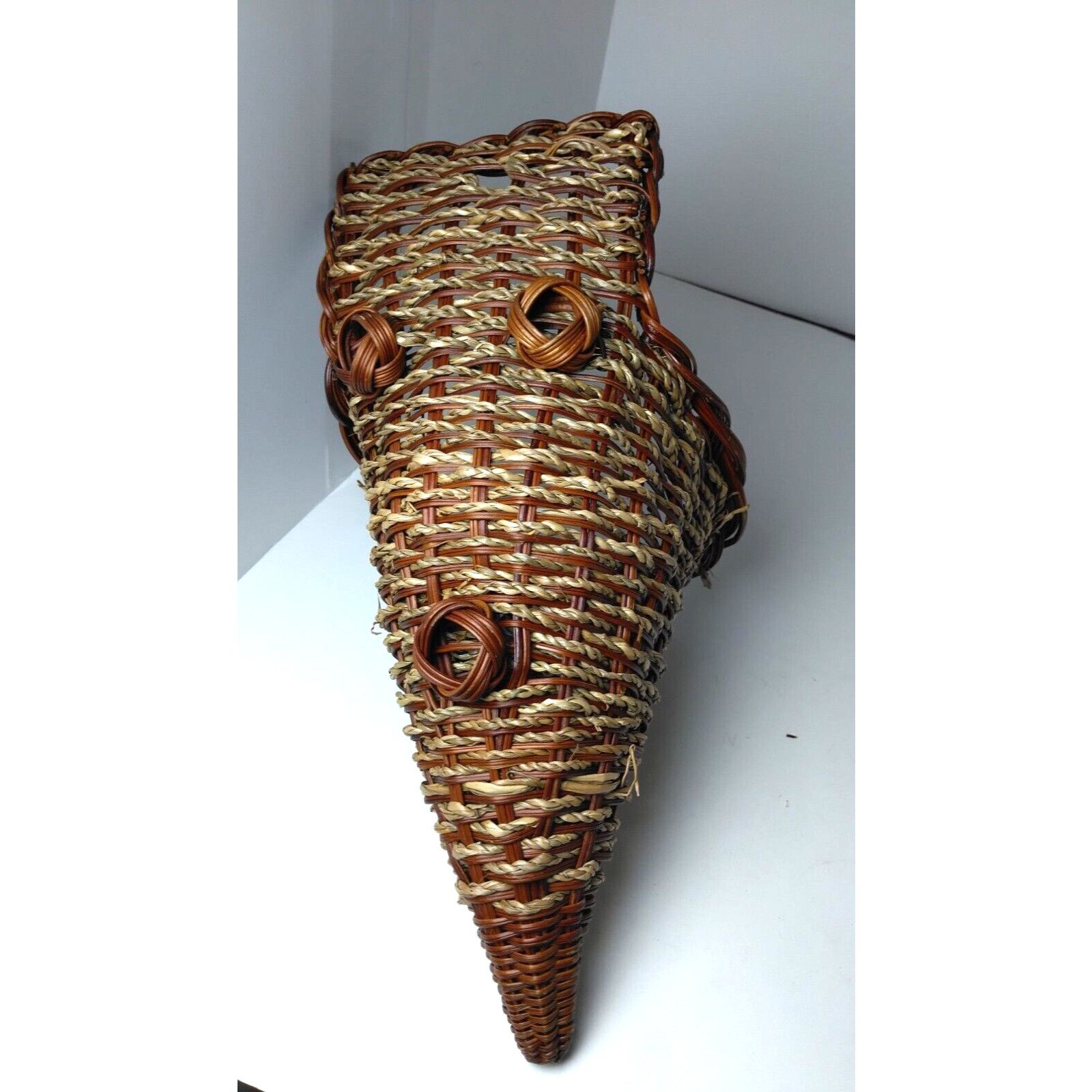 The Unbranded Brand Small Cornucopia Basket - Free Standing or Hanging - Nice! Size ONE SIZE - 4 Thumbnail