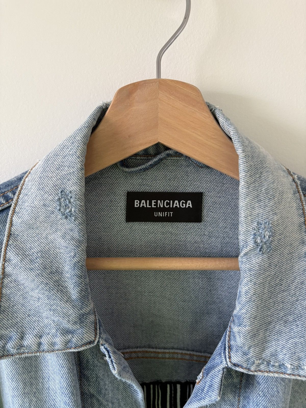 Balenciaga BALENCIAGA DENIM JACKET DISTRESSED BLUE WITH BACK EMBROIDERY Size US L / EU 52-54 / 3 - 3 Thumbnail