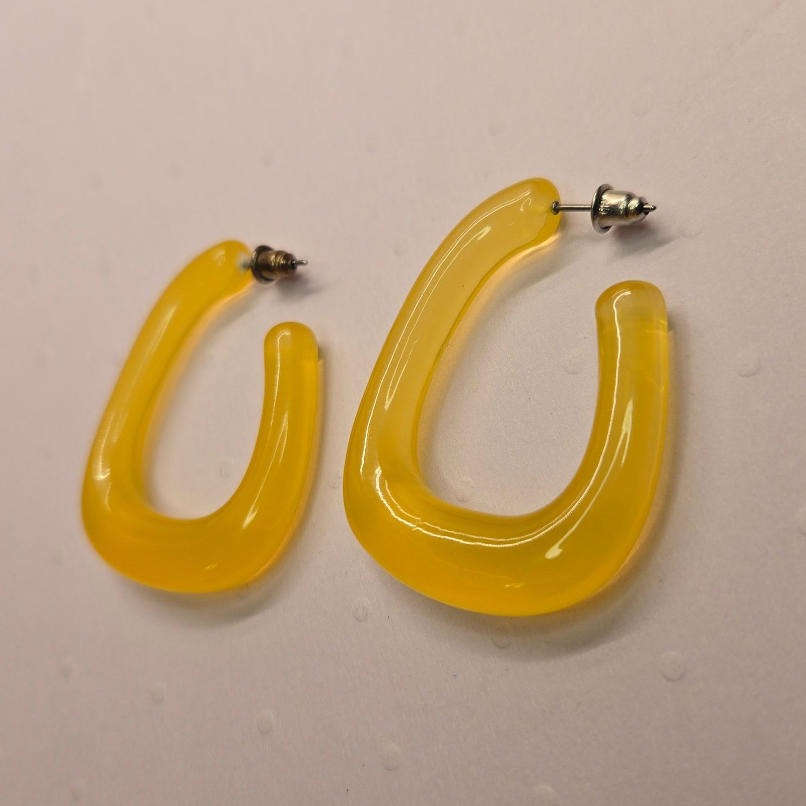 Vintage Vintage Mod Acrylic U-Shape Mini Hoop Earrings Geometric Size ONE SIZE - 4 Thumbnail