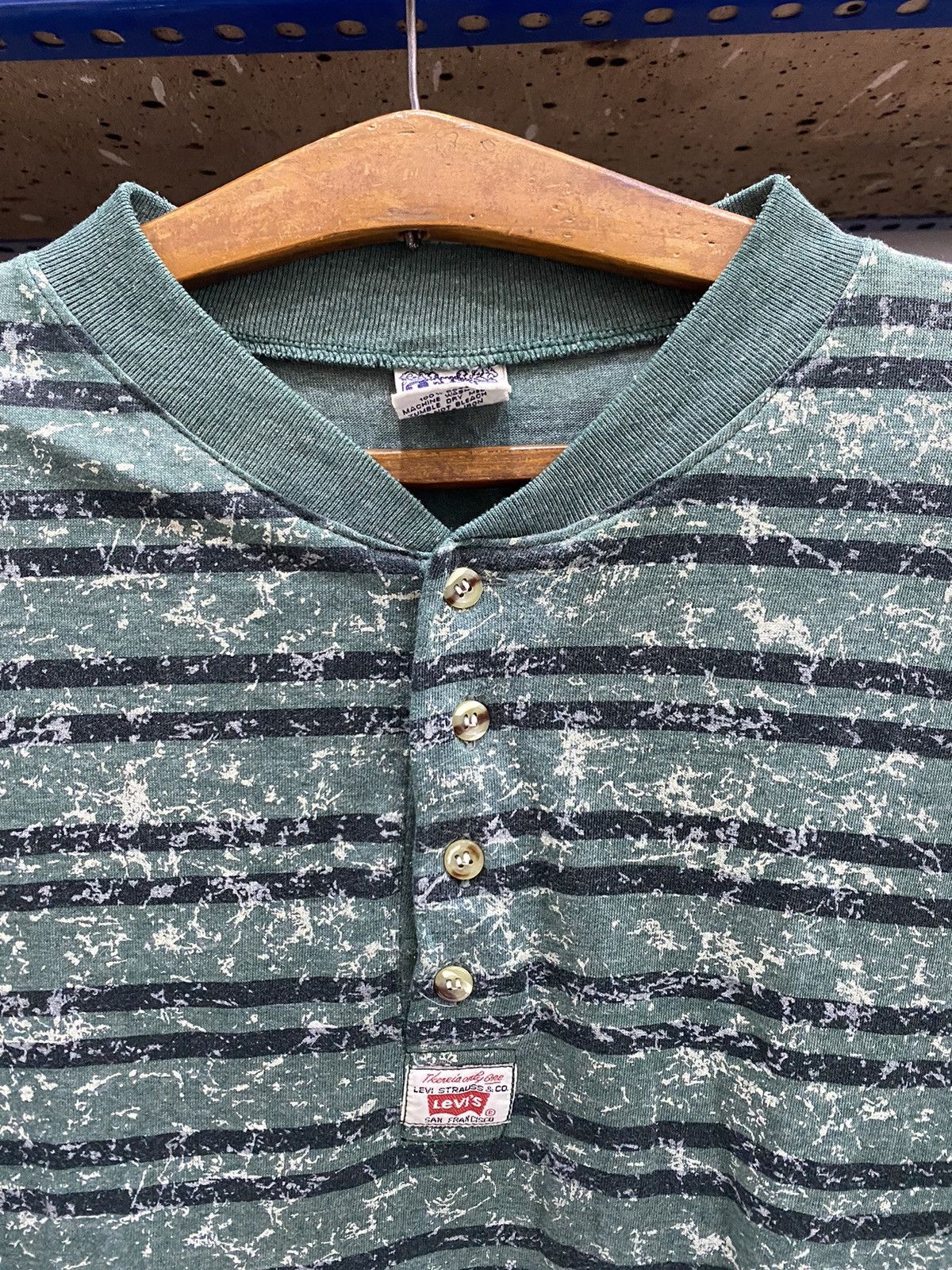 Levi's LEVIS VINTAGE TSHIRT Size US XL / EU 56 / 4 - 2 Thumbnail