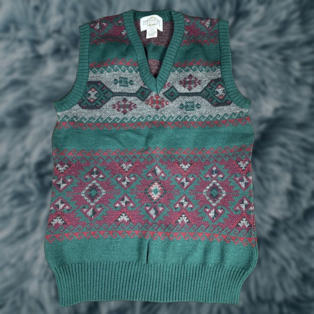 Vintage VINTAGE Northwest Territory Acrylic Sweater Vest Christmas Aztec Mens M Red sz M Size US M / EU 48-50 / 2 - 1 Thumbnail