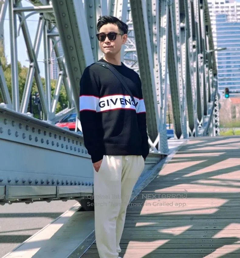 Givenchy Givenchy Black Sweater Letter Logo Embroidered Knit Sweate Size US L / EU 52-54 / 3 - 8 Thumbnail