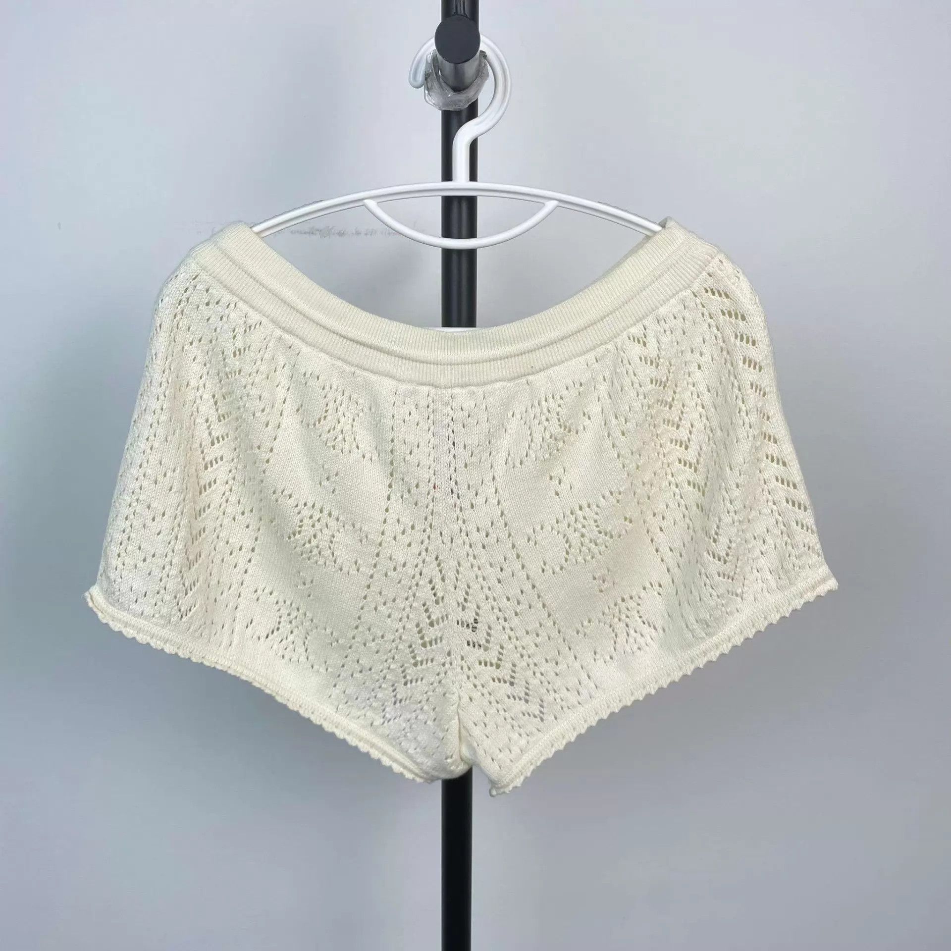 Celine Celine women's XS white knit shorts 97 New Size 25" / US 0 / IT 36 - 2 Thumbnail