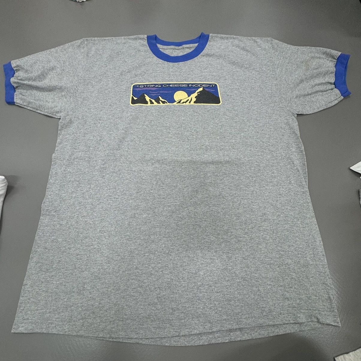 Band Tees × Vintage Vintage 90s The String Cheese Incident Size US XXL / EU 58 / 5 - 2 Thumbnail