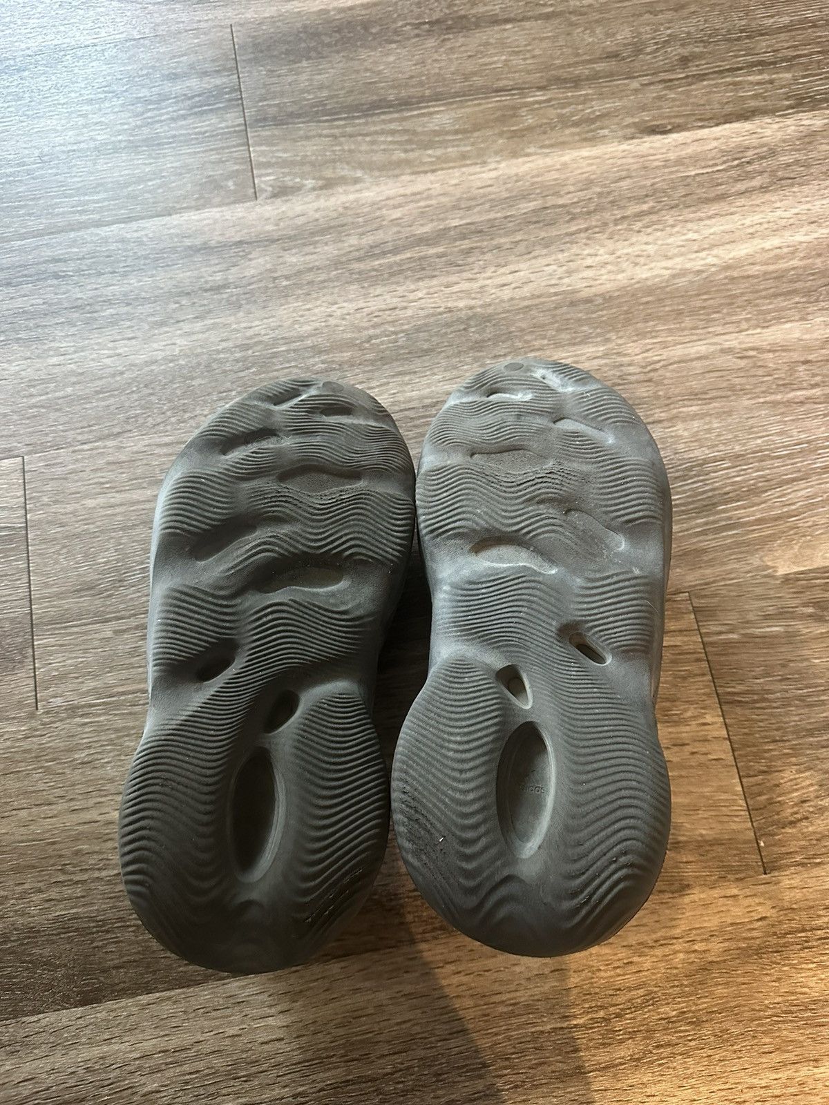 Adidas × Yeezy Adidas Yeezy Foam Carbon Size US 8 / EU 41 - 3 Thumbnail