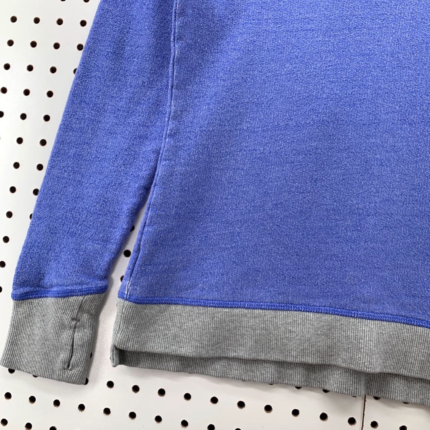 The North Face VINTAGE The North Face Sweatshirt Womens M Blue Gray Zip Sides Thumbhole 18.5x24 Womens Size M / US 6-8 / IT 42-44 - 4 Thumbnail