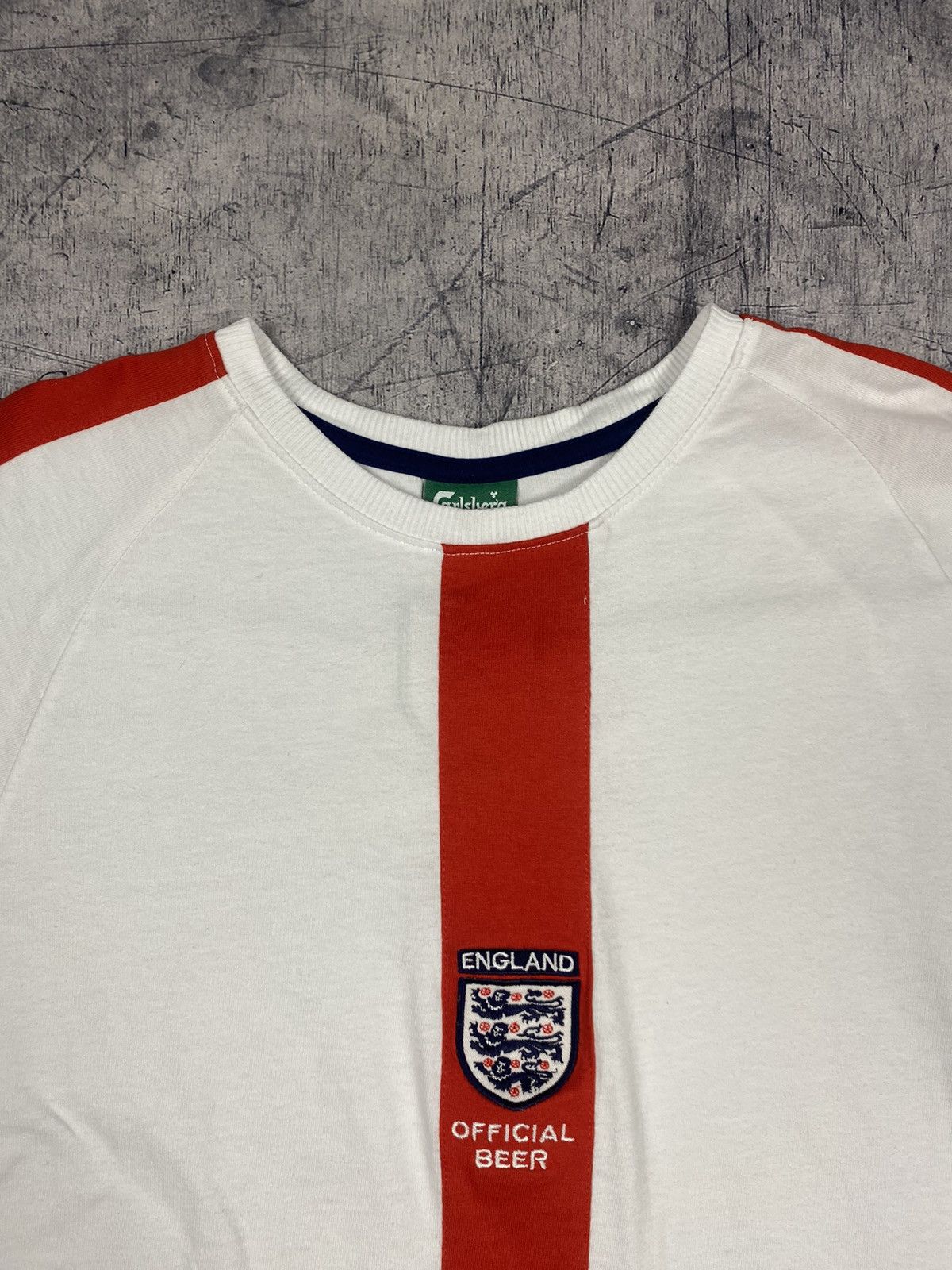 Vintage Vintage England Calsberg Center Logo Tee T Shirt Size US L / EU 52-54 / 3 - 5 Thumbnail