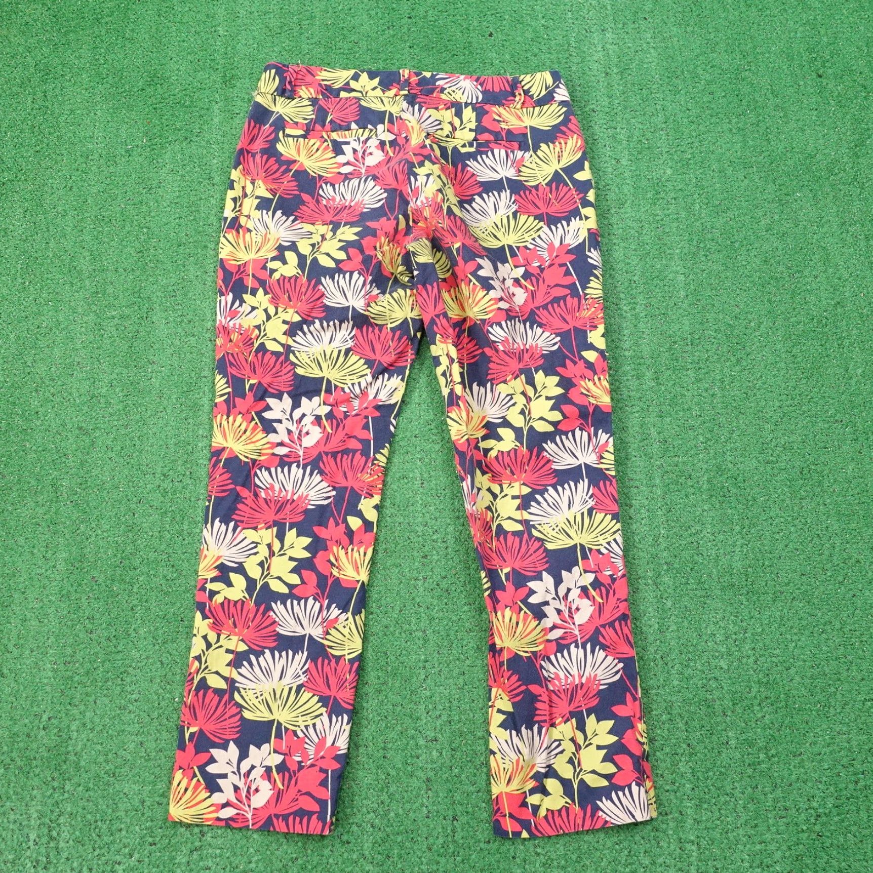 Banana Republic Vintage Banana Republic Women's Cropped Chino Pants Size 2 Floral Cotton Regular Fit Size 26" / US 2 / IT 38 - 4 Thumbnail