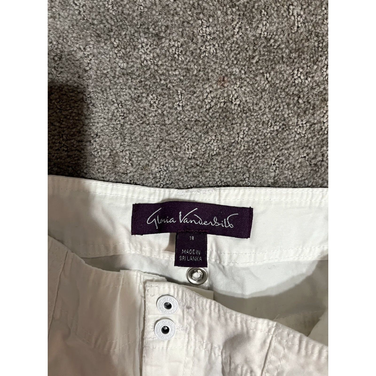 Gloria Vanderbilt Gloria Vanderbilt Capri Crop Pants Size 18 White Solid Pants Size 40" / US 18 - 4 Thumbnail