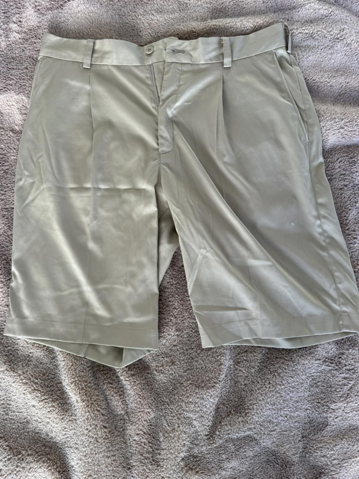 Nike Nike Men's Khaki Golf Shorts Size US 32 / EU 48 - 1 Thumbnail
