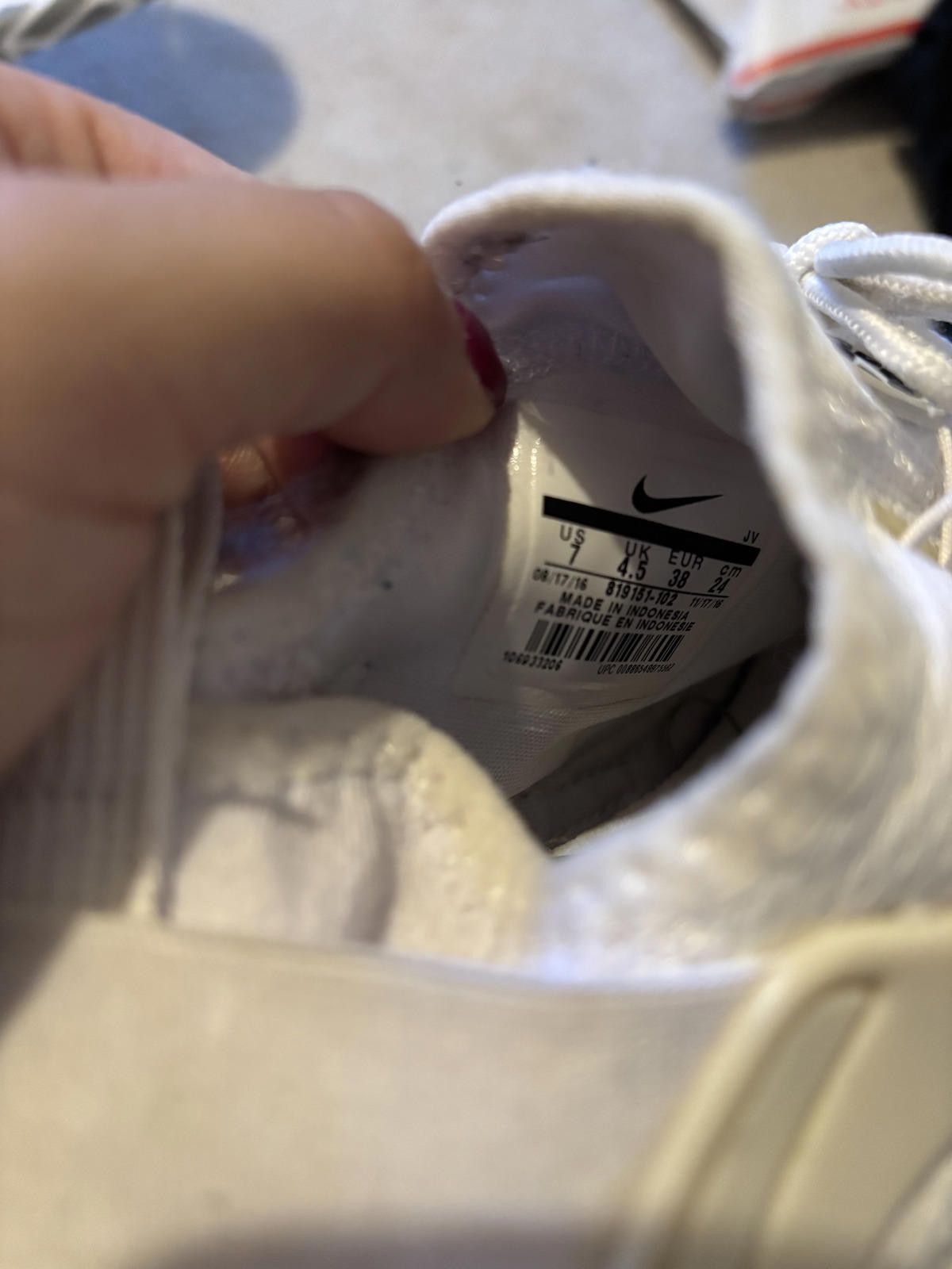 Nike Nike Air Huarache White Sneakers Size US 7 / IT 37 - 5 Thumbnail