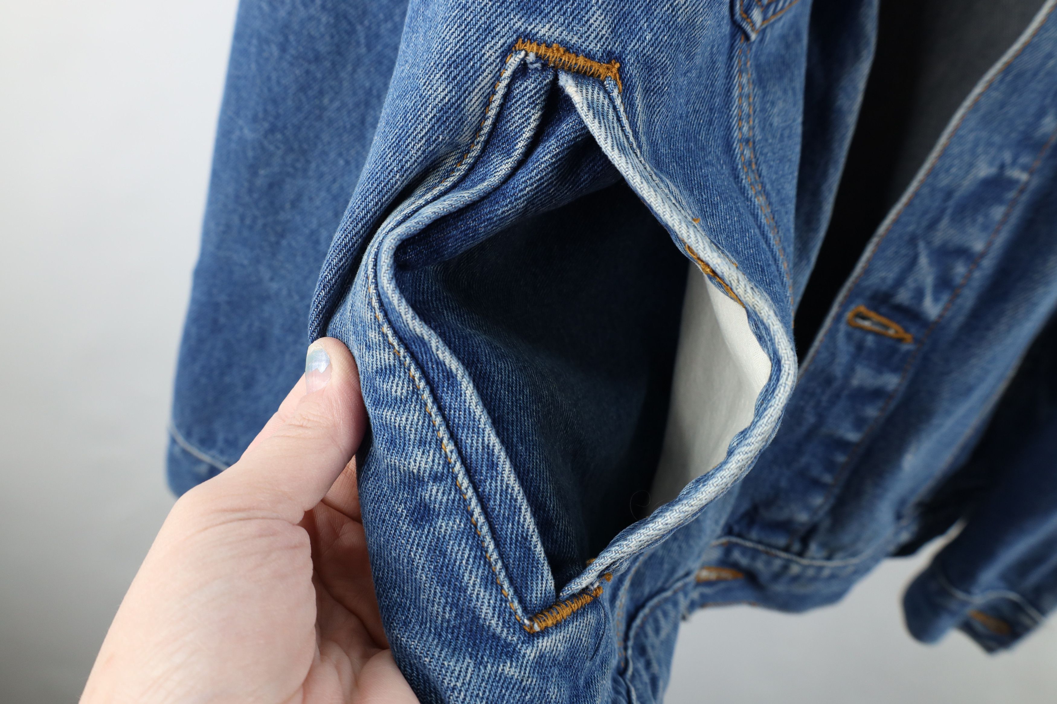 Marlboro × Vintage Vintage 90s Marlboro Leather Collar Denim Trucker Jacket Size US L / EU 52-54 / 3 - 8 Thumbnail