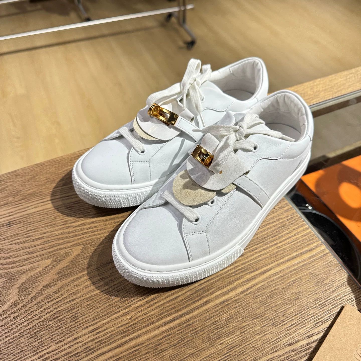 Hermes Hermes White Lowtop Sneakers 5.5 Men Size US 5.5 / EU 38 - 1 Thumbnail