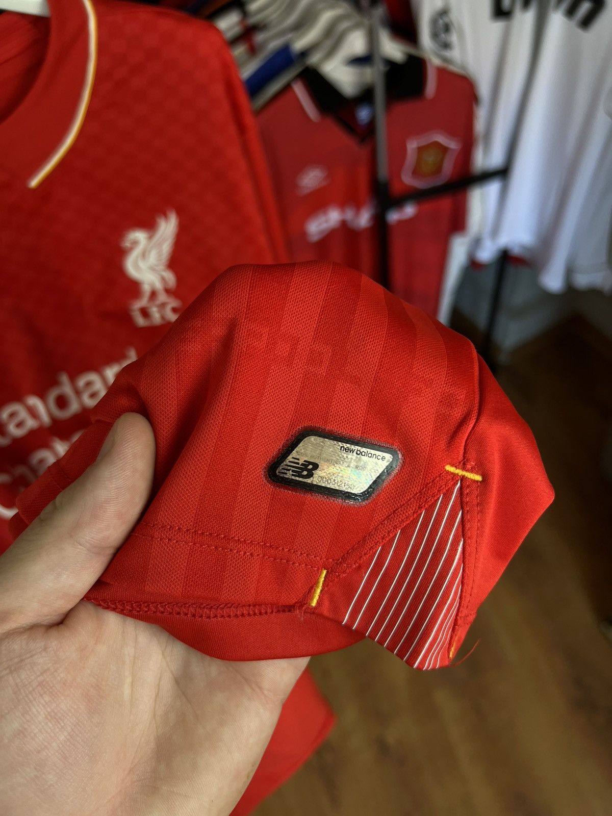 New Balance Soccer Jersey New Balance Liverpool 2016/17 Coutinho #10 Size US L / EU 52-54 / 3 - 9 Thumbnail