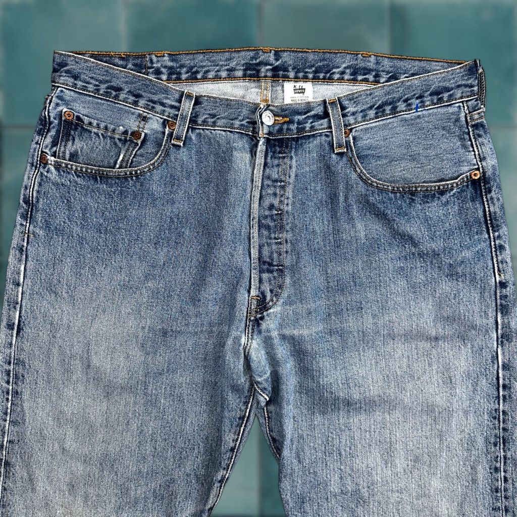 Levi's Levi's 501 Jeans Vintage 90s Straight Blue Denim Regular Mens 42 Light Wash 30 Inseam 38x32 ACT 38x32 Maison? (Wait) Size US 42 / EU 58 - 1 Thumbnail