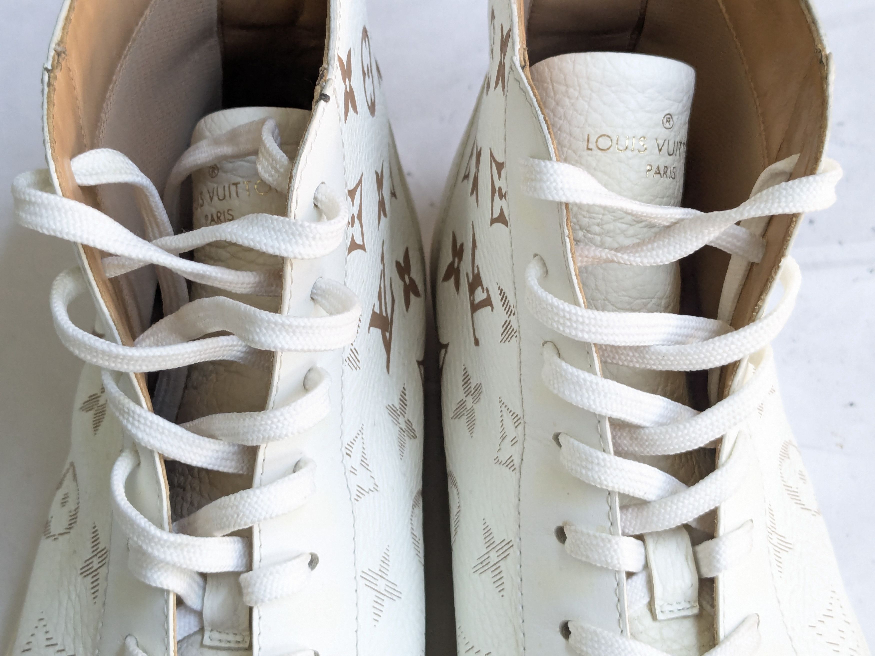 Louis Vuitton Louis Vuitton Sneakers White 10 Monogram Logo High Tops Size US 10 / EU 43 - 4 Thumbnail