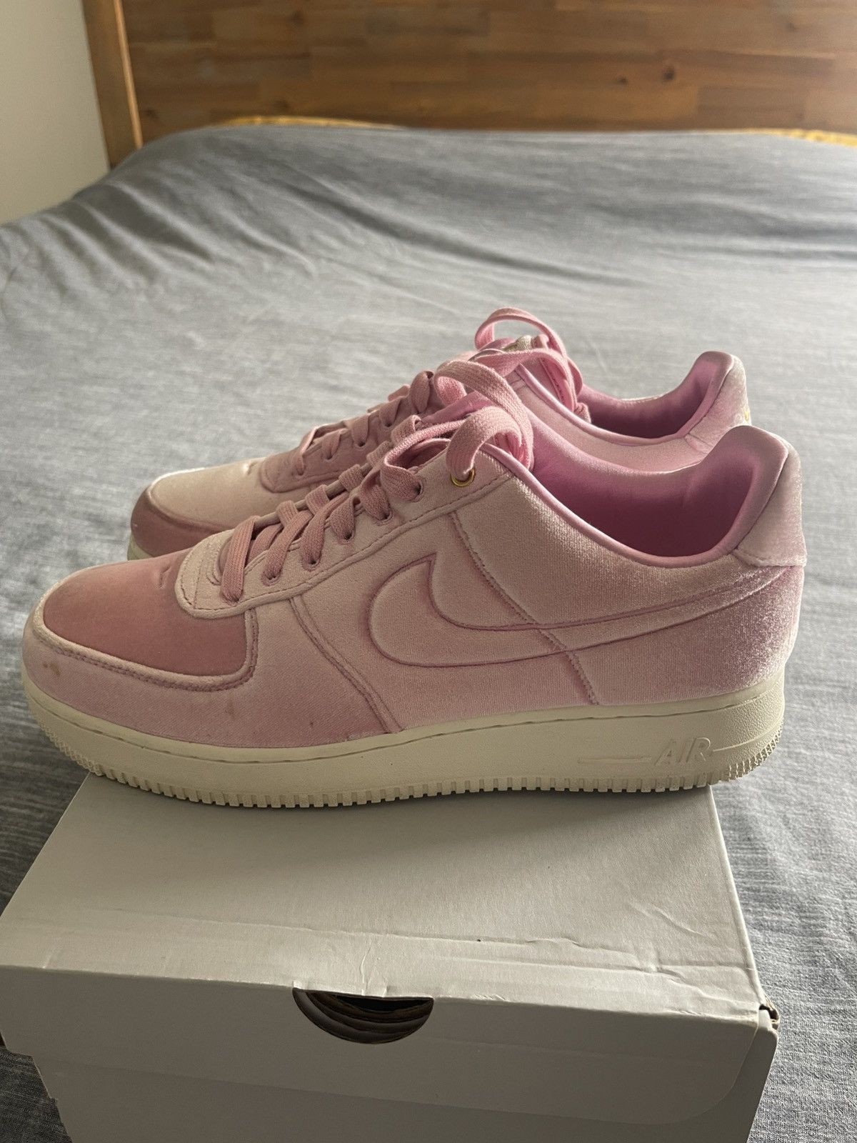 Nike AIR FORCE 1 Velour Pink Rise Size US 10 / EU 43 - 4 Thumbnail