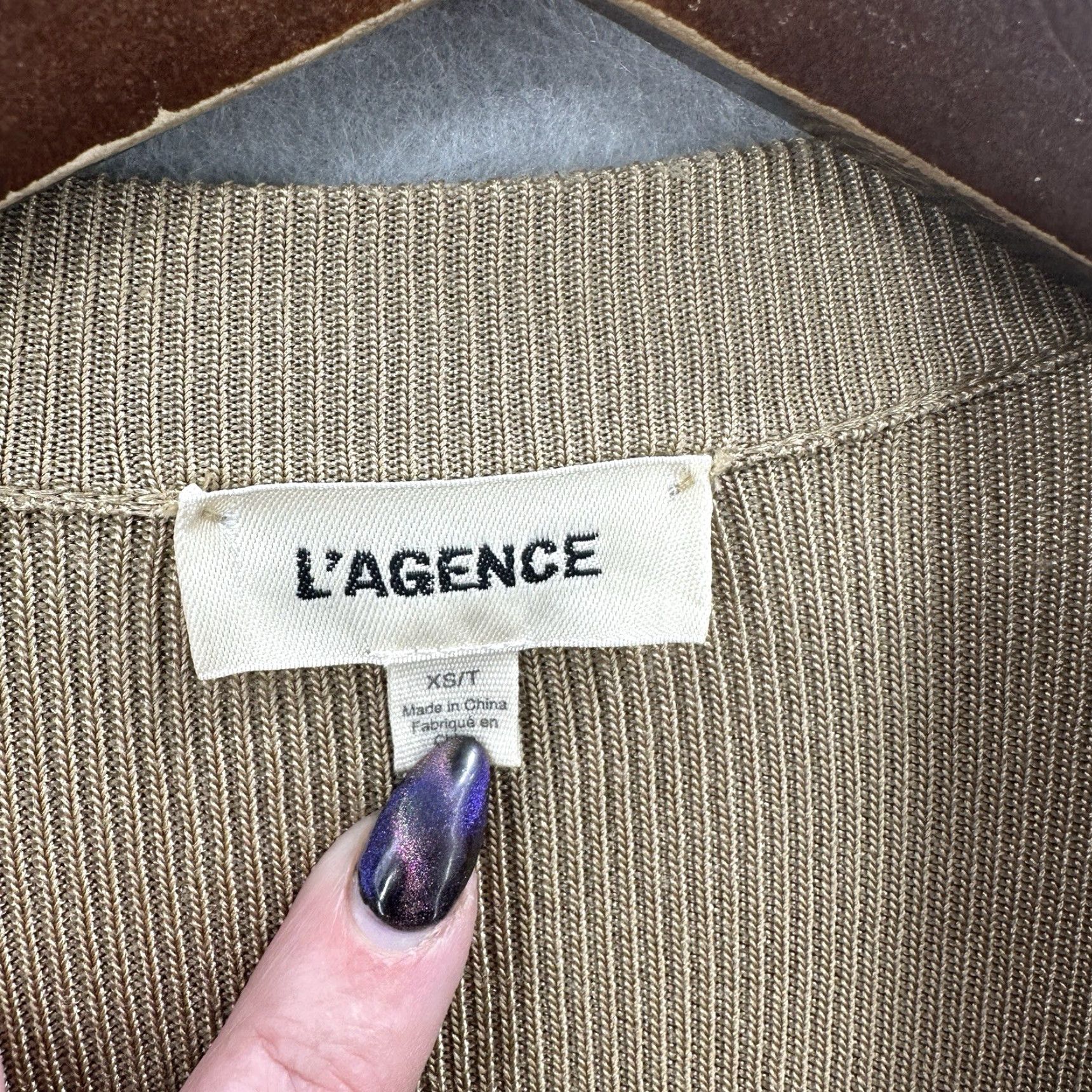 L'AGENCE L'AGENCE Gold Ribbed Cardigan Women's S Flared Long Sleeve V-Neck Lightweight Knit Sweater Designer Modern Size S / US 4 / IT 40 - 6 Thumbnail
