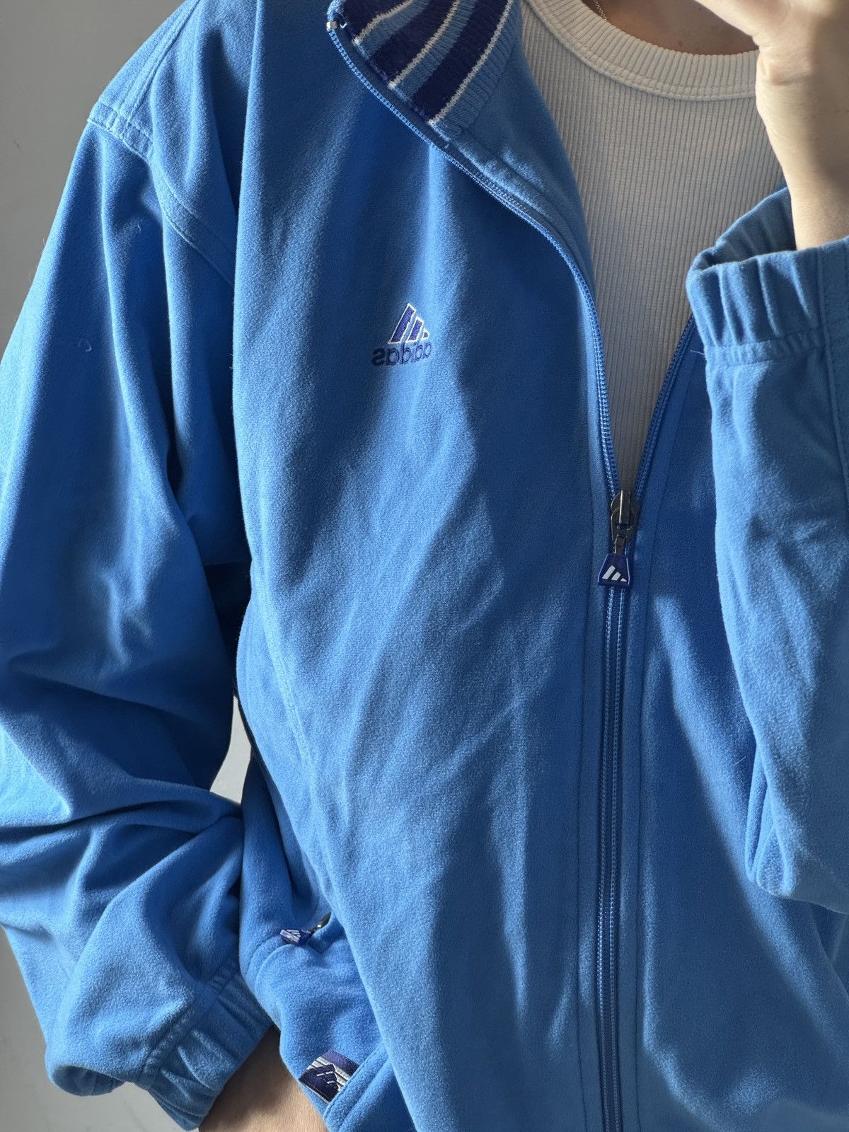 Adidas VINTAGE ADIDAS MINI LOGO VELVET BOXY FIT ZIP UP JACKET Size M / US 6-8 / IT 42-44 - 11 Thumbnail