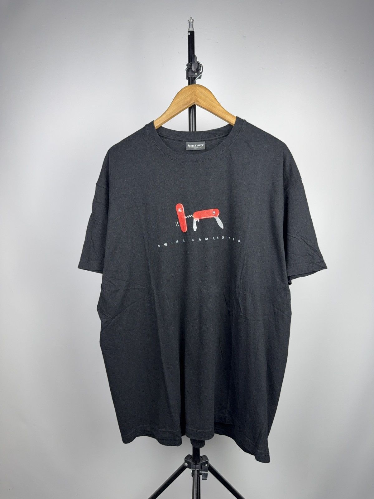 Vintage 00s Swiss Kamasutra Funny Humour Graphic Tee Y2K Rare Print Size US XL / EU 56 / 4 - 1 Thumbnail