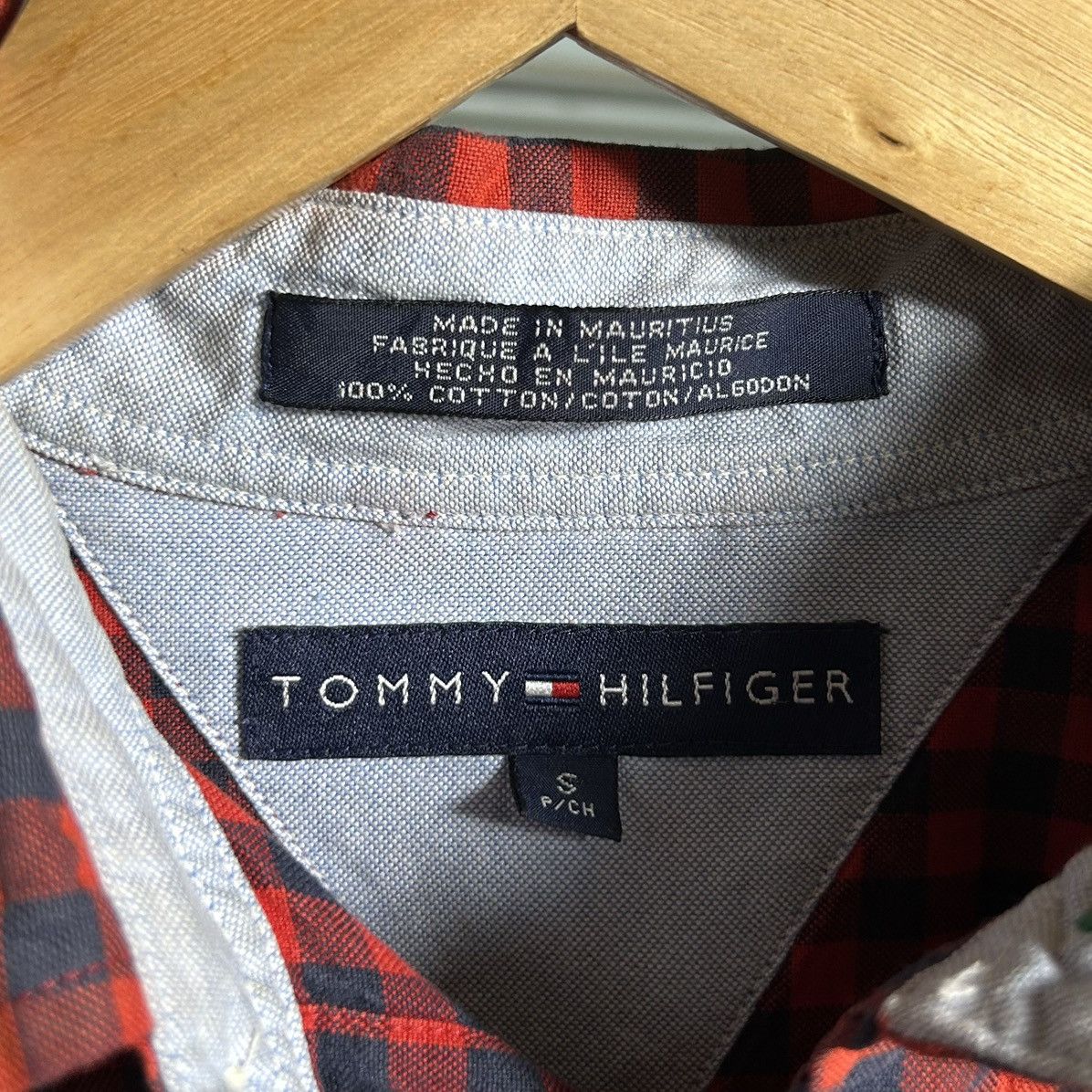 Tommy Hilfiger Vintage Tommy Hilfiger Embroidered Logo Button Up Shirt Size US S / EU 44-46 / 1 - 6 Thumbnail