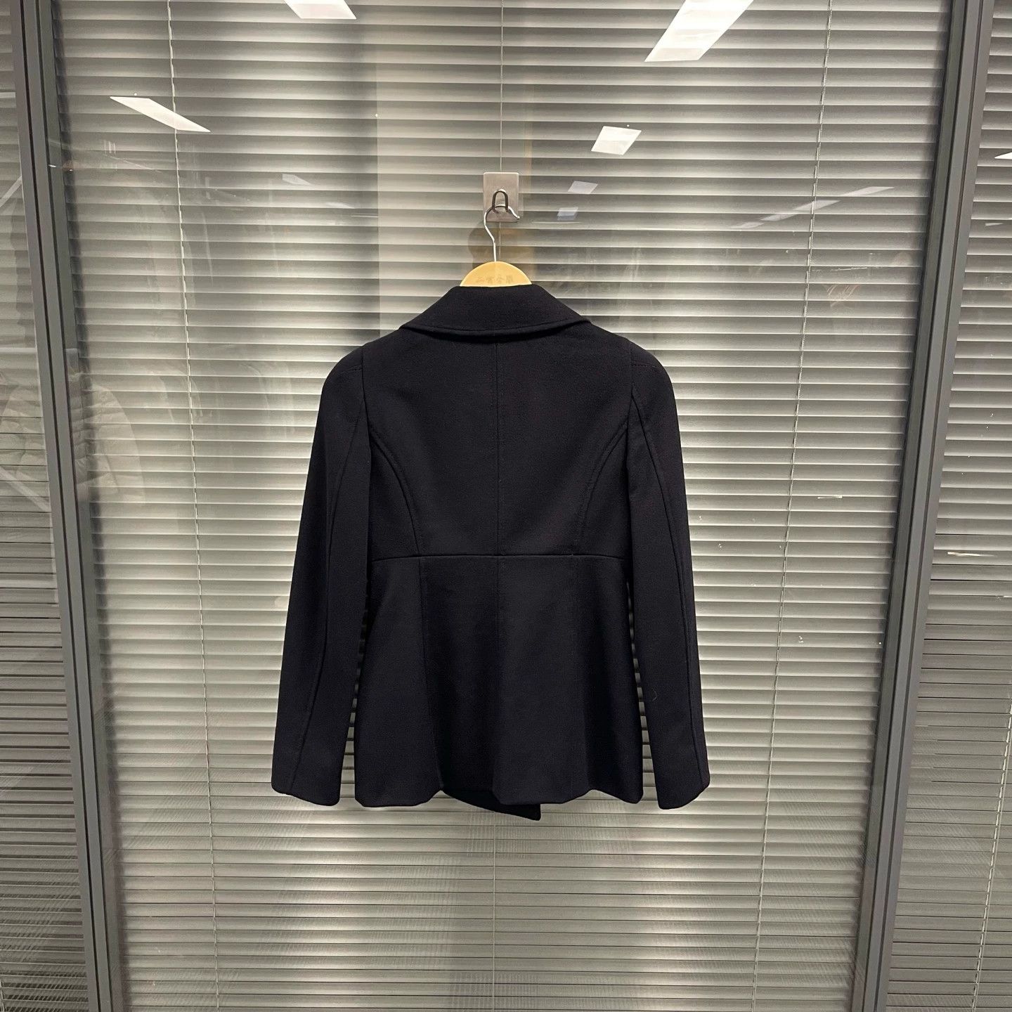 Max Mara Max Mara Navy Camel Hair Short DB Lapel Coat 34 Size XS / US 0-2 / IT 36-38 - 2 Thumbnail