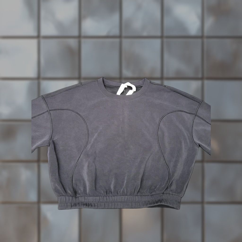 Lululemon Shirt Womens 8 Gray Cropped Elastic Hem Short Sleeve Athletic Top in Grey (Size Medium)