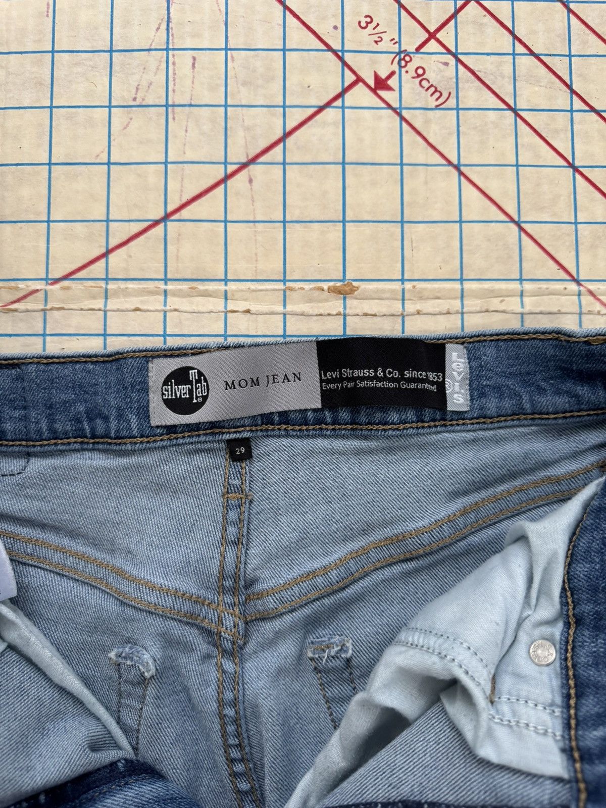 Levi's Levi’s Silver Tab Mom Jeans Women’s Size 29 Light Wash Size 29" - 8 Thumbnail