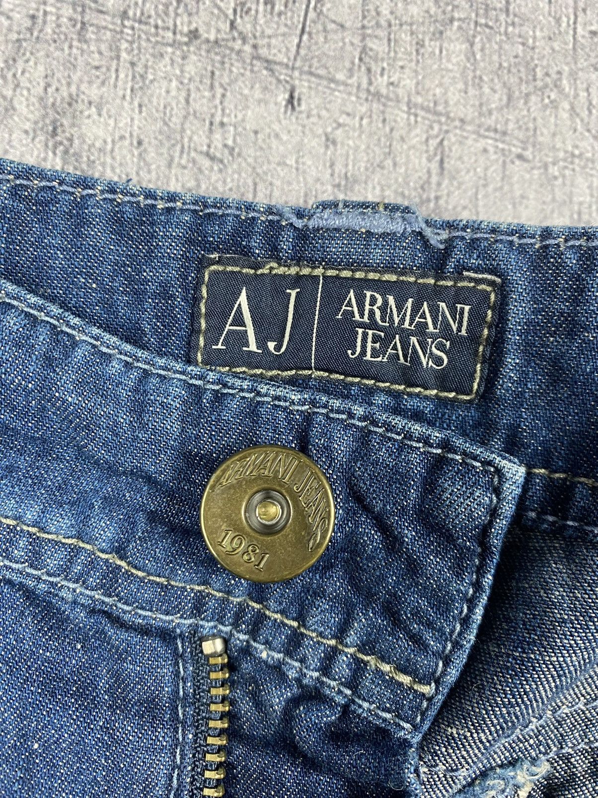 Emporio Armani × Giorgio Armani × Vintage Vintage Armani Jeans Denim Shorts Size US 36 / EU 52 - 9 Thumbnail