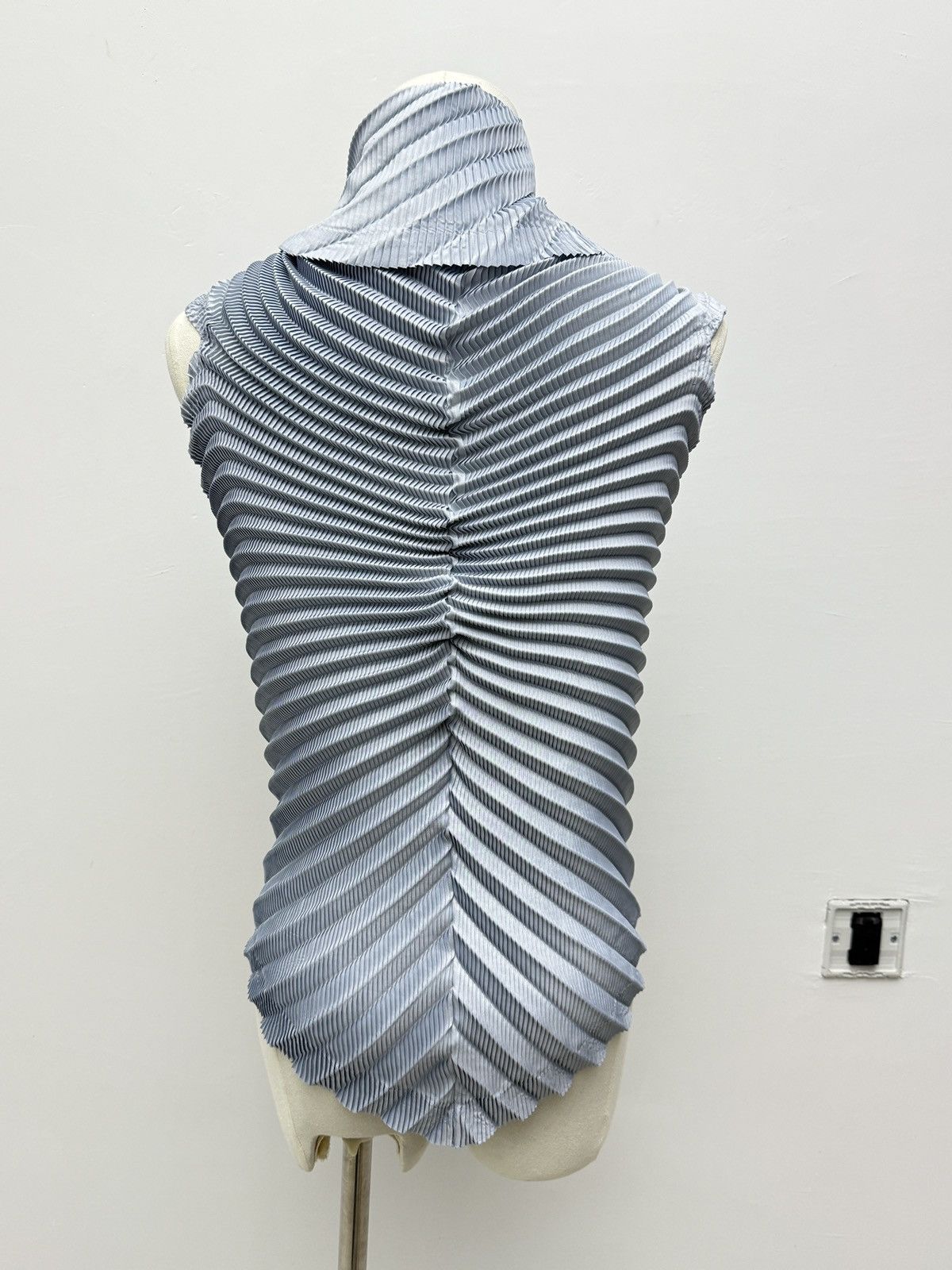 Issey Miyake × Vintage Blue Origami Pleated Vest Size M / US 6-8 / IT 42-44 - 2 Thumbnail