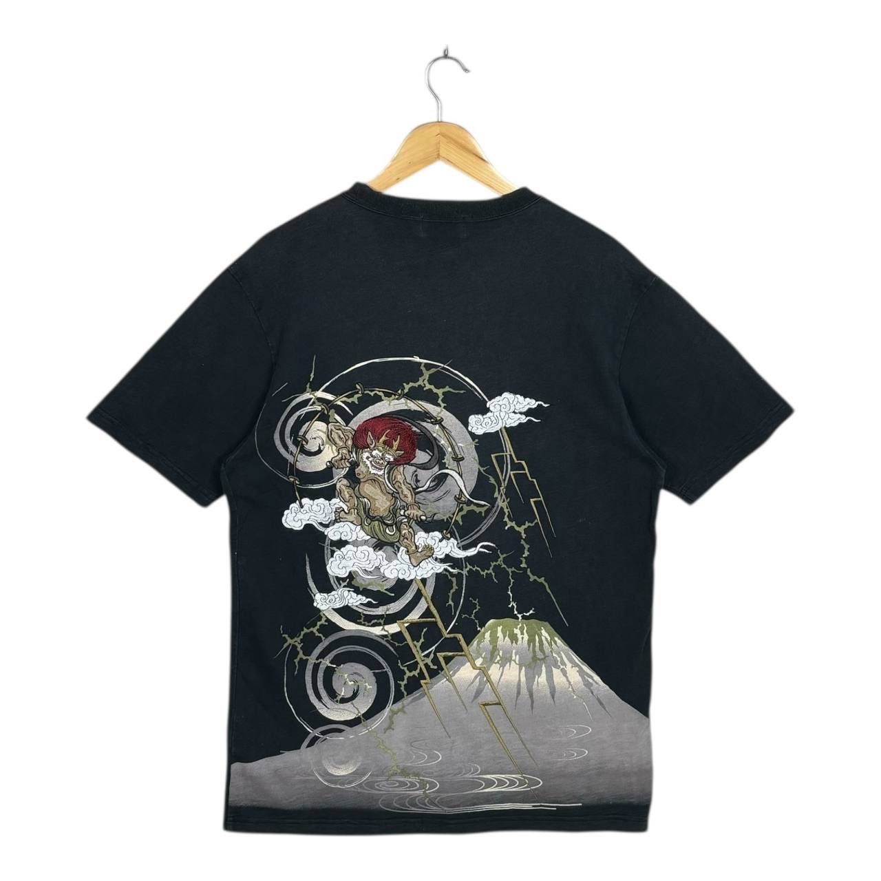 Japanese Brand Kachofūgetsu Fujin Raijin Embroidered T-Shirt Japanese Gods Size US XL / EU 56 / 4 - 2 Thumbnail