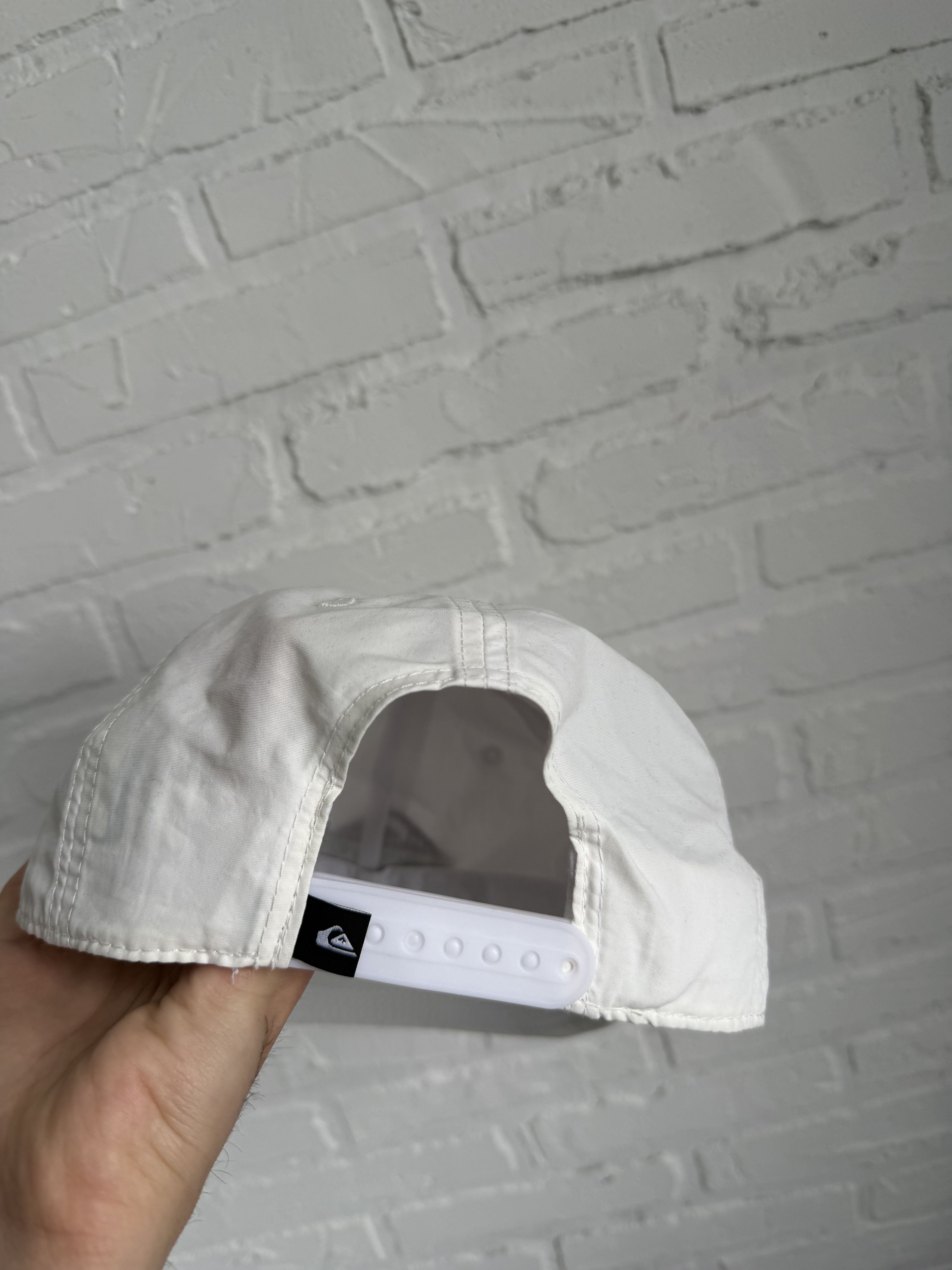 Quiksilver Quiksilver vintage embroidered logo white cap Size ONE SIZE - 7 Thumbnail