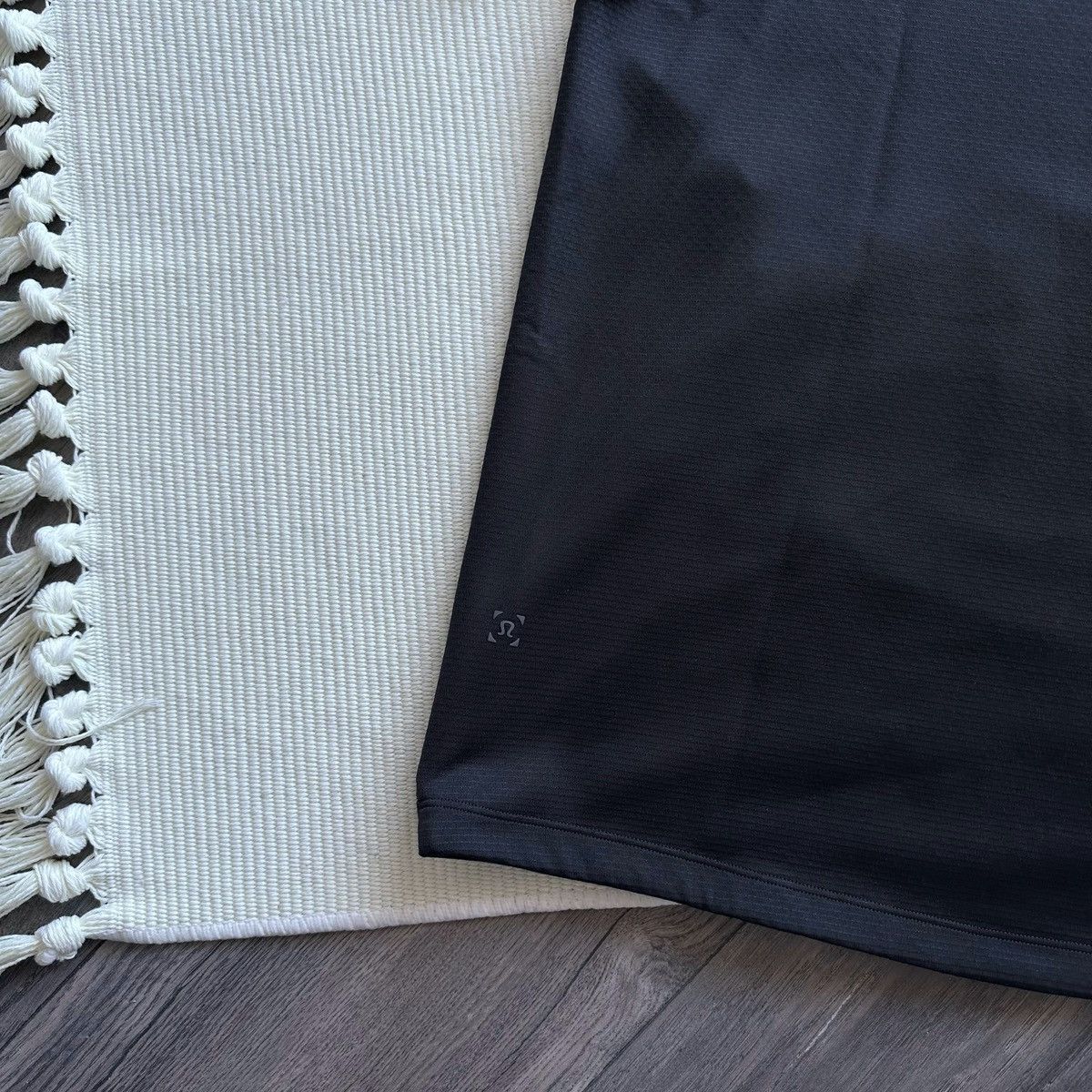 Lululemon Lululemon Mobility Obsidian Black Train Crew Neck Tshirt Size US L / EU 52-54 / 3 - 8 Thumbnail