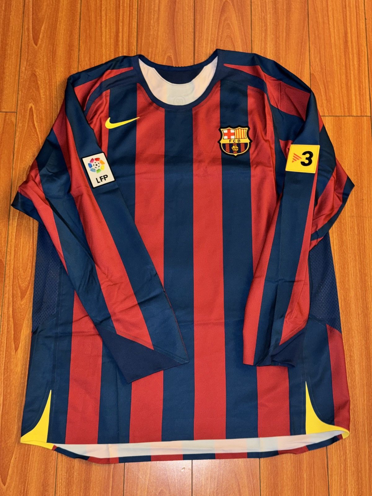 Nike Nike Barcelona T90 Throwback Jersey Ronaldinho Size US XL / EU 56 / 4 - 1 Thumbnail