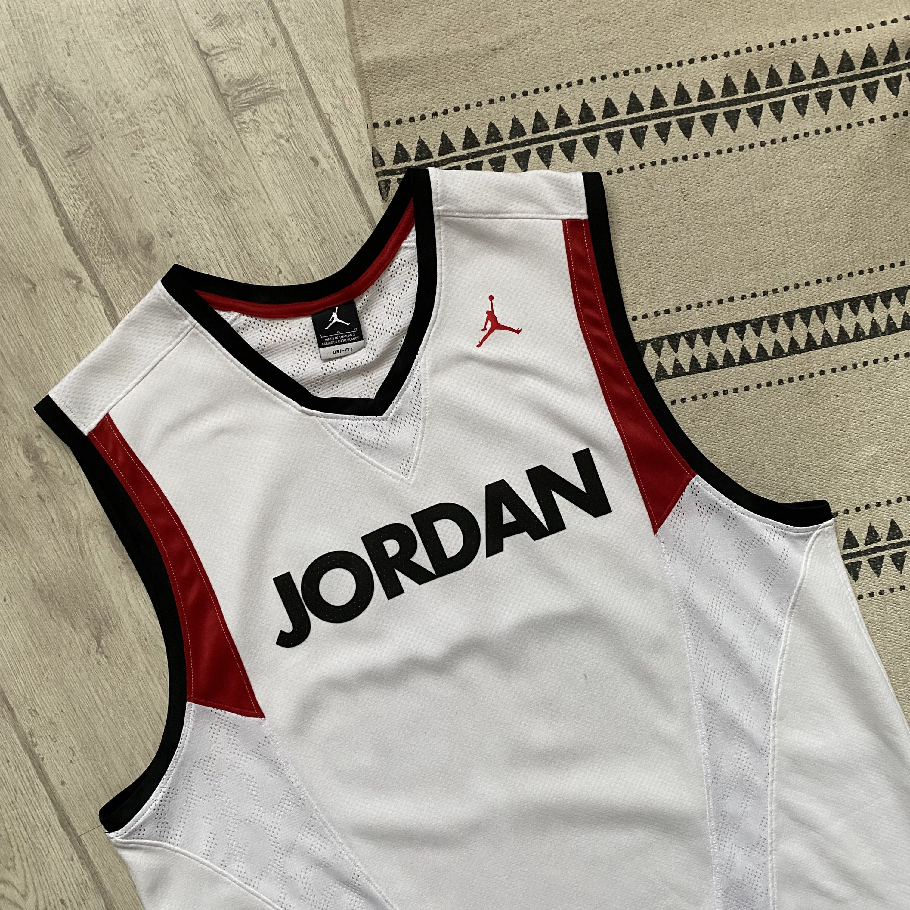 Jordan Brand Vintage Nike Jordan tee Sleeveless Jersey Center logo #23 Size US L / EU 52-54 / 3 - 3 Thumbnail