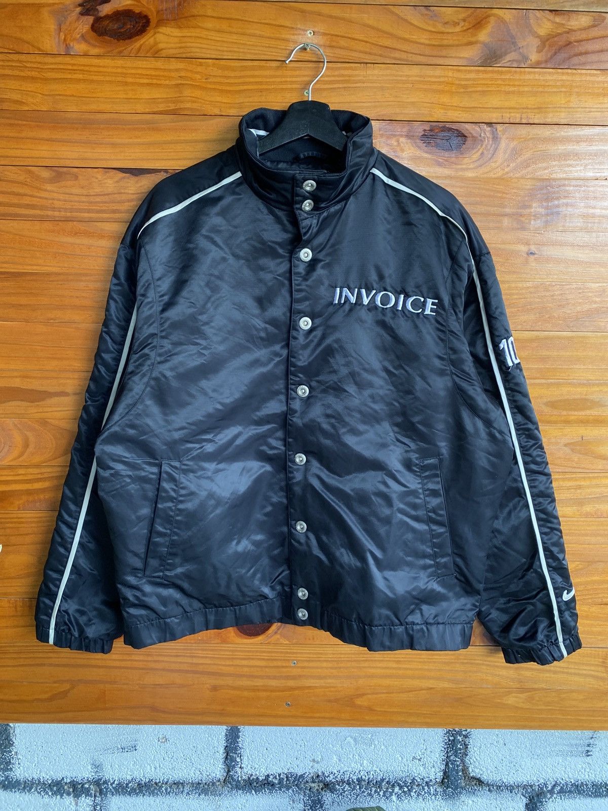 Nike Nike “INVOICE” Black Padded Team Jacket Vintage Sportswear Size US L / EU 52-54 / 3 - 3 Thumbnail