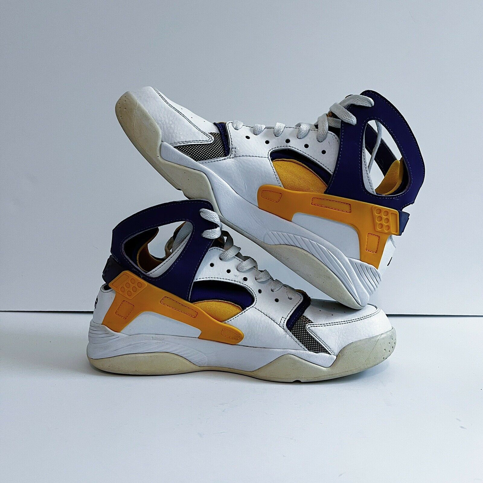 Nike 2015 Nike Air Flight Huarache Kobe Rare 705005 101 Sz 8.5 Size US 8.5 / EU 41-42 - 6 Thumbnail