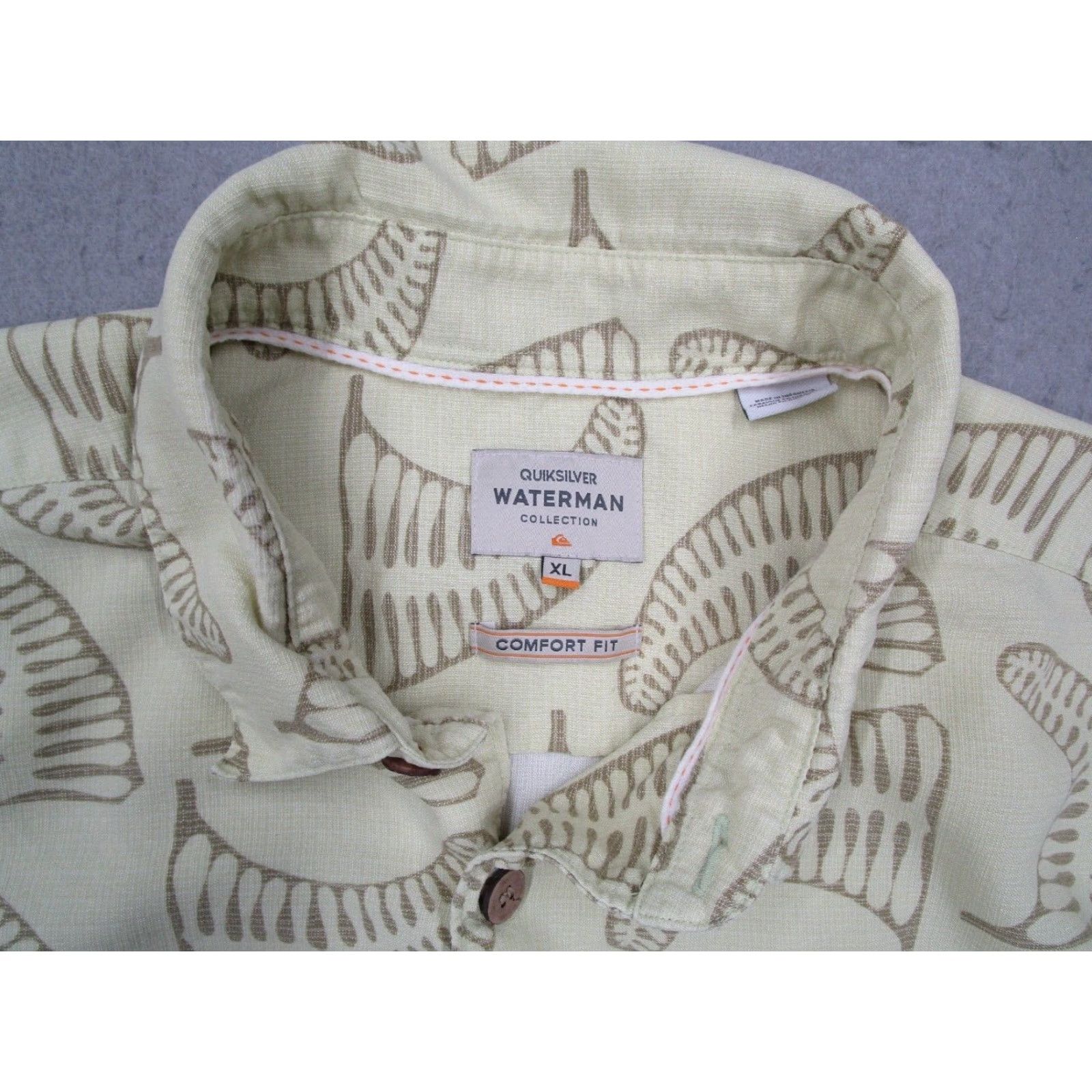 Quiksilver Quiksilver Waterman Shirt Men XL Green Button-Up Hawaiian Fins Floral Short Sleeve Comfort Fit Button Up Shirt Size US XL / EU 56 / 4 - 3 Thumbnail