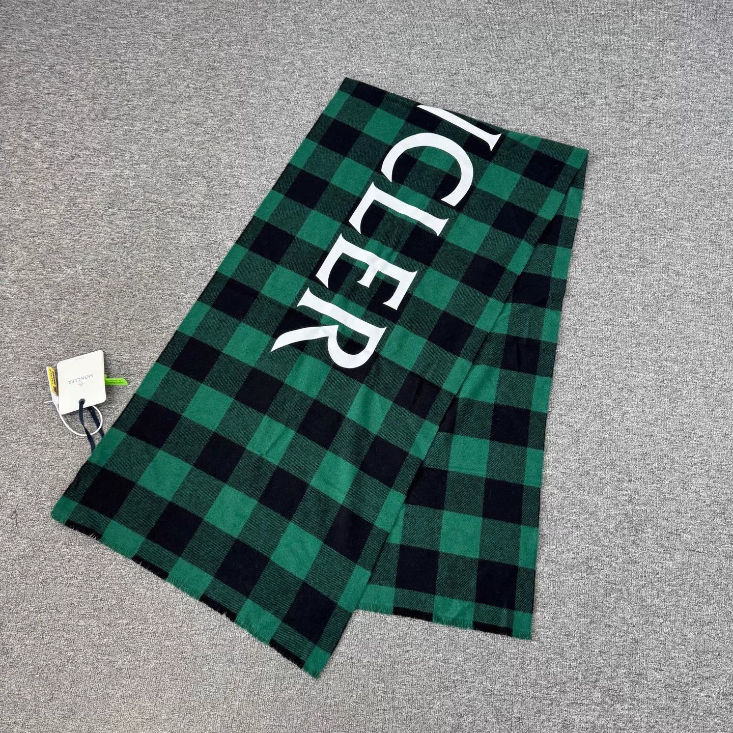 Moncler Moncler logo check cashmere oversized scarf new with tags Size ONE SIZE - 2 Thumbnail