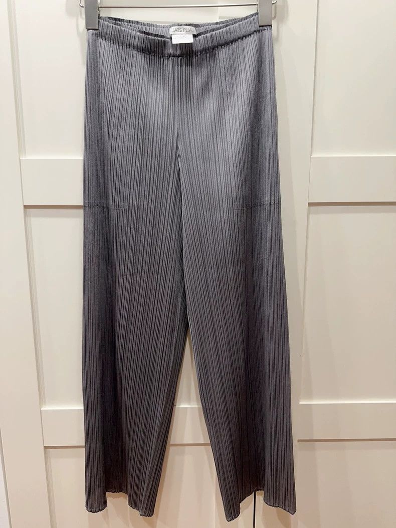 Issey Miyake size:2 Dark grey pleated trousers