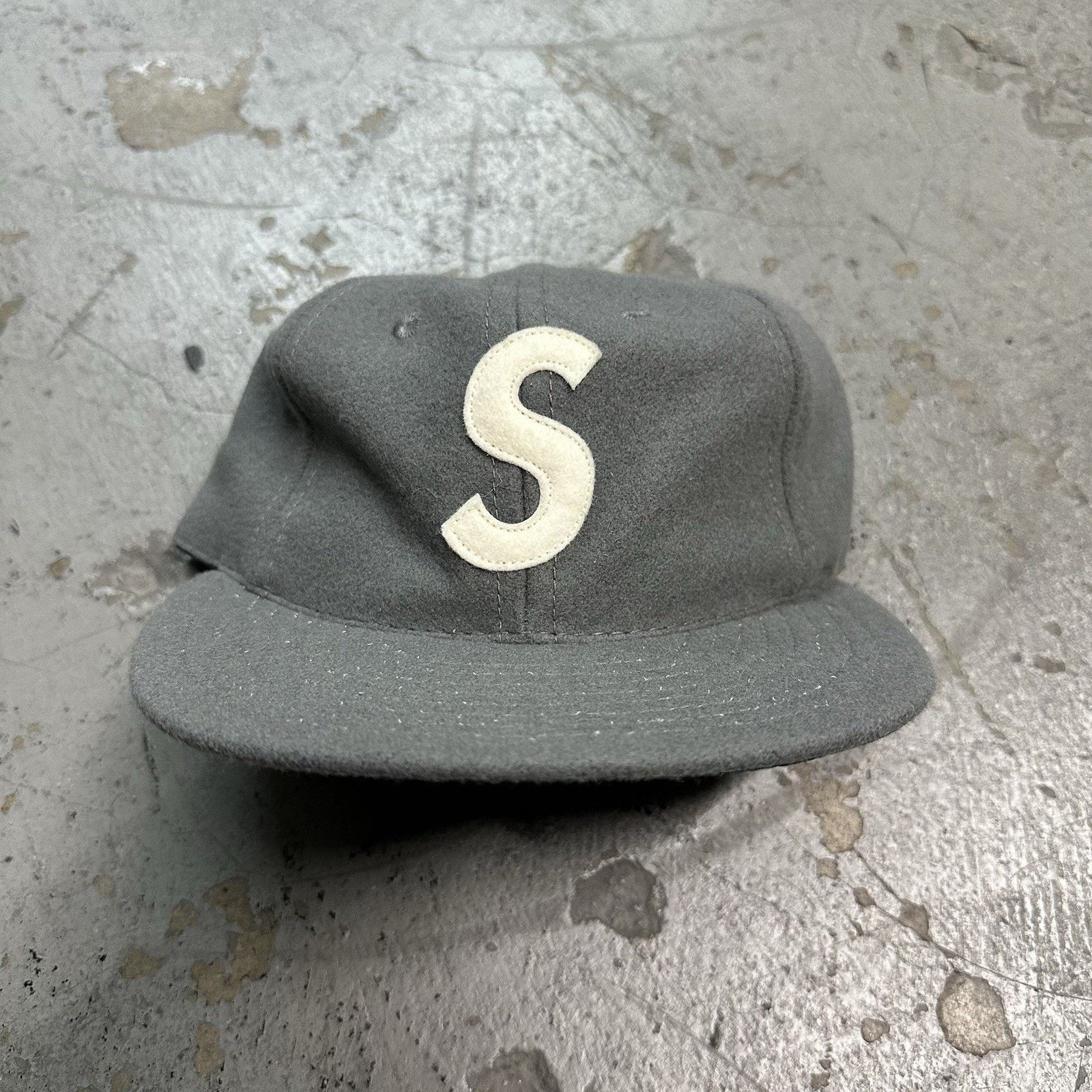 Ebbets Field Flannels × Hypebeast × Supreme Supreme x Ebbets Field Flannel S Logo Wool Fitted 6-Panel Size ONE SIZE - 2 Thumbnail