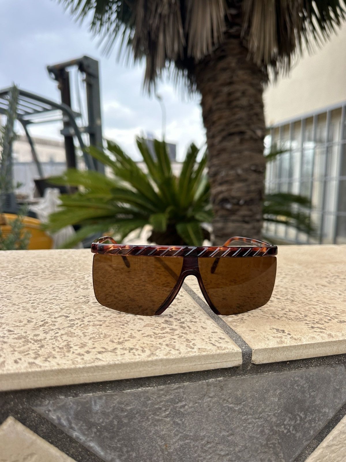 Versace Genny Versace Sunglasses 148-S Vintage 1990s Size ONE SIZE - 4 Thumbnail