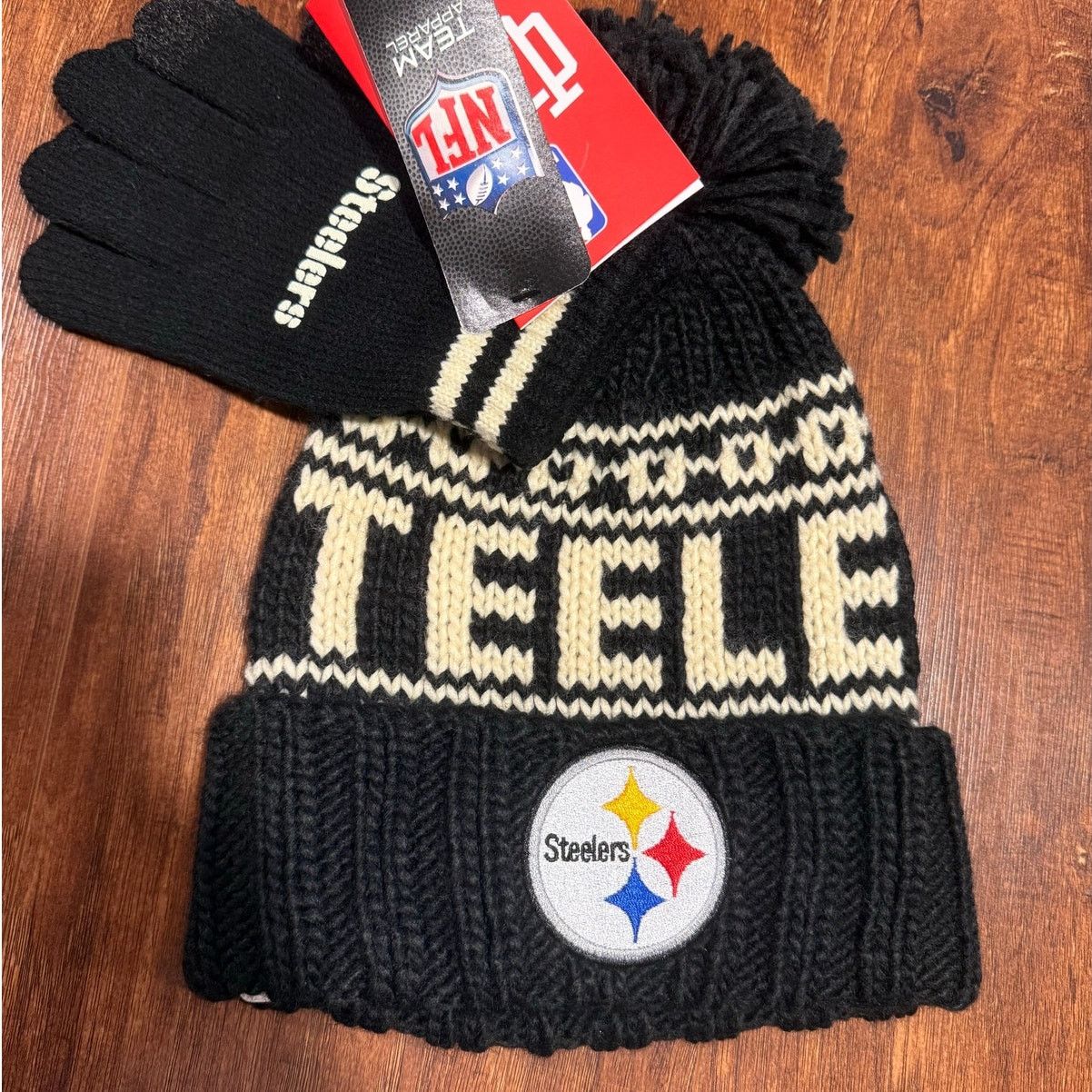 NFL Pittsburgh Steelers Ultra Game NFL Beanie Hat Gloves Set NWT Size ONE SIZE - 1 Thumbnail