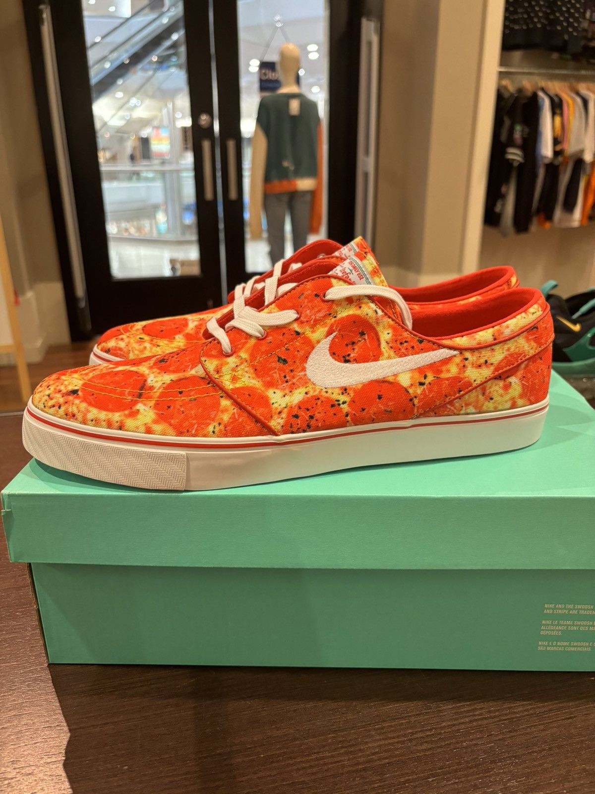 Nike sb janoski pizza hotsell