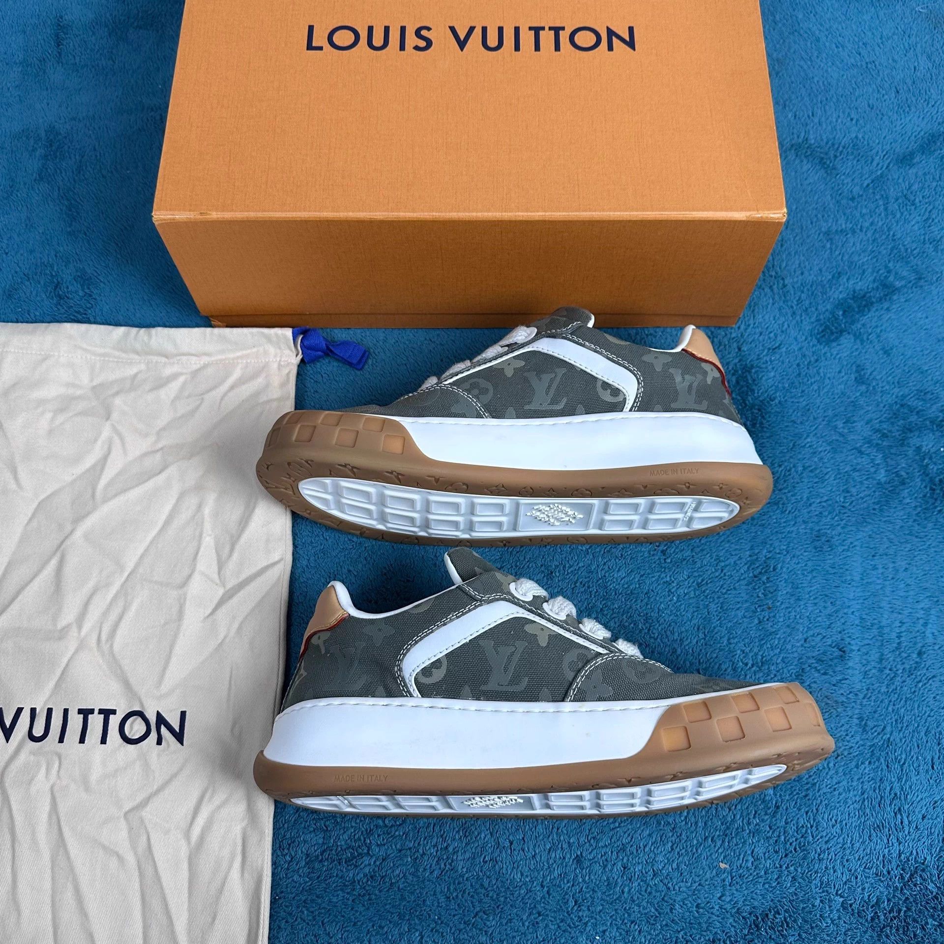 Louis Vuitton LV Canvas & Leather Low Top Sneaker Green US7.5/41.5 Size US 7.5 / EU 40-41 - 3 Thumbnail