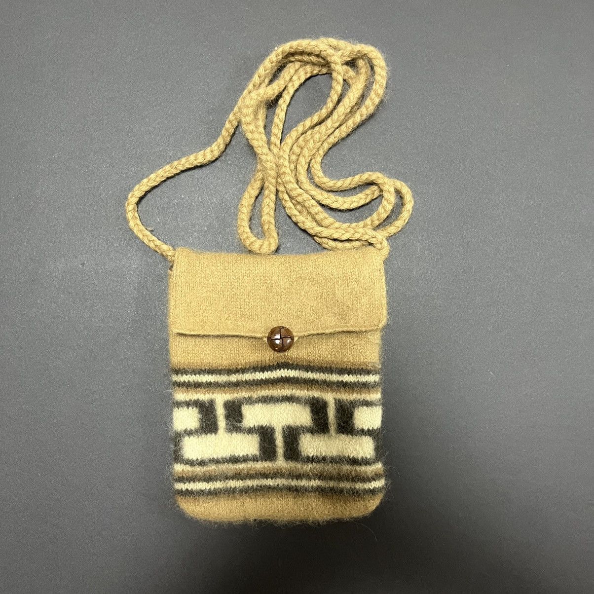 Number (N)ine 02AW NOWHERE MAN NORDIC HAIRY MEDICINE BAG Size ONE SIZE - 1 Thumbnail